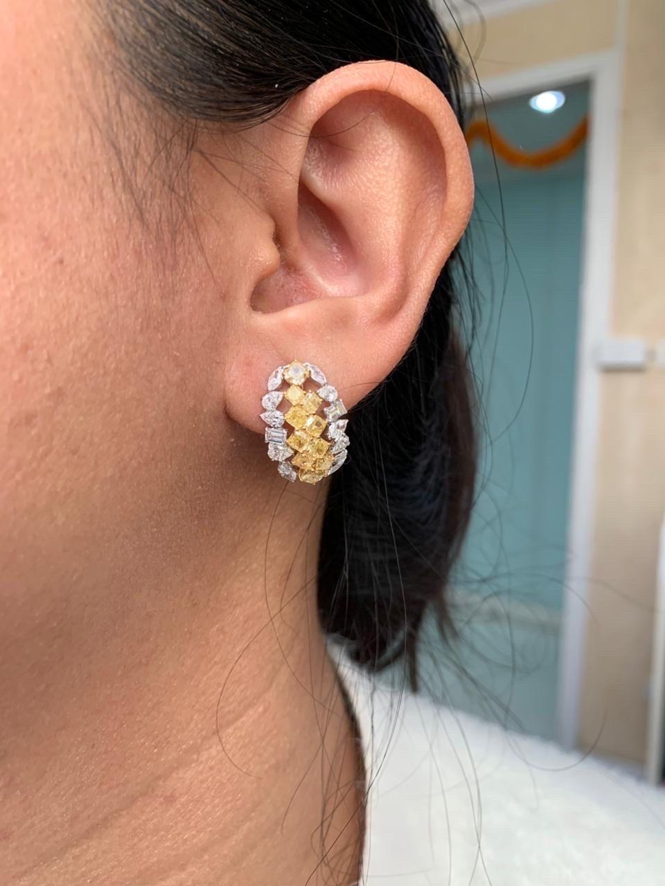 da uomo o donna Orecchini con diamanti gialli e bianchi da 5,95 carati in oro bianco da 18 carati in vendita