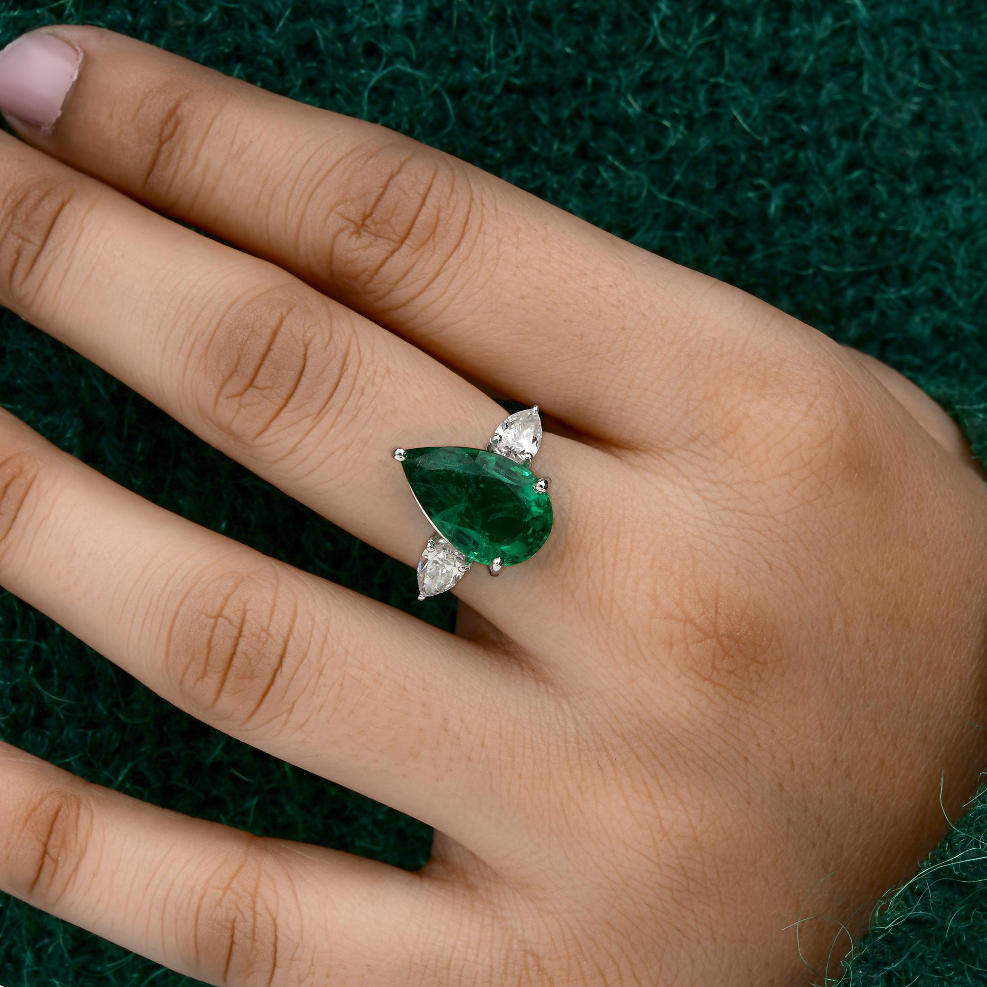 5.95 Carat Green Gemstone Cocktail Ring 1.08 Ct SI/H Pear Diamond 18k White Gold In New Condition For Sale In Diera, Dubai
