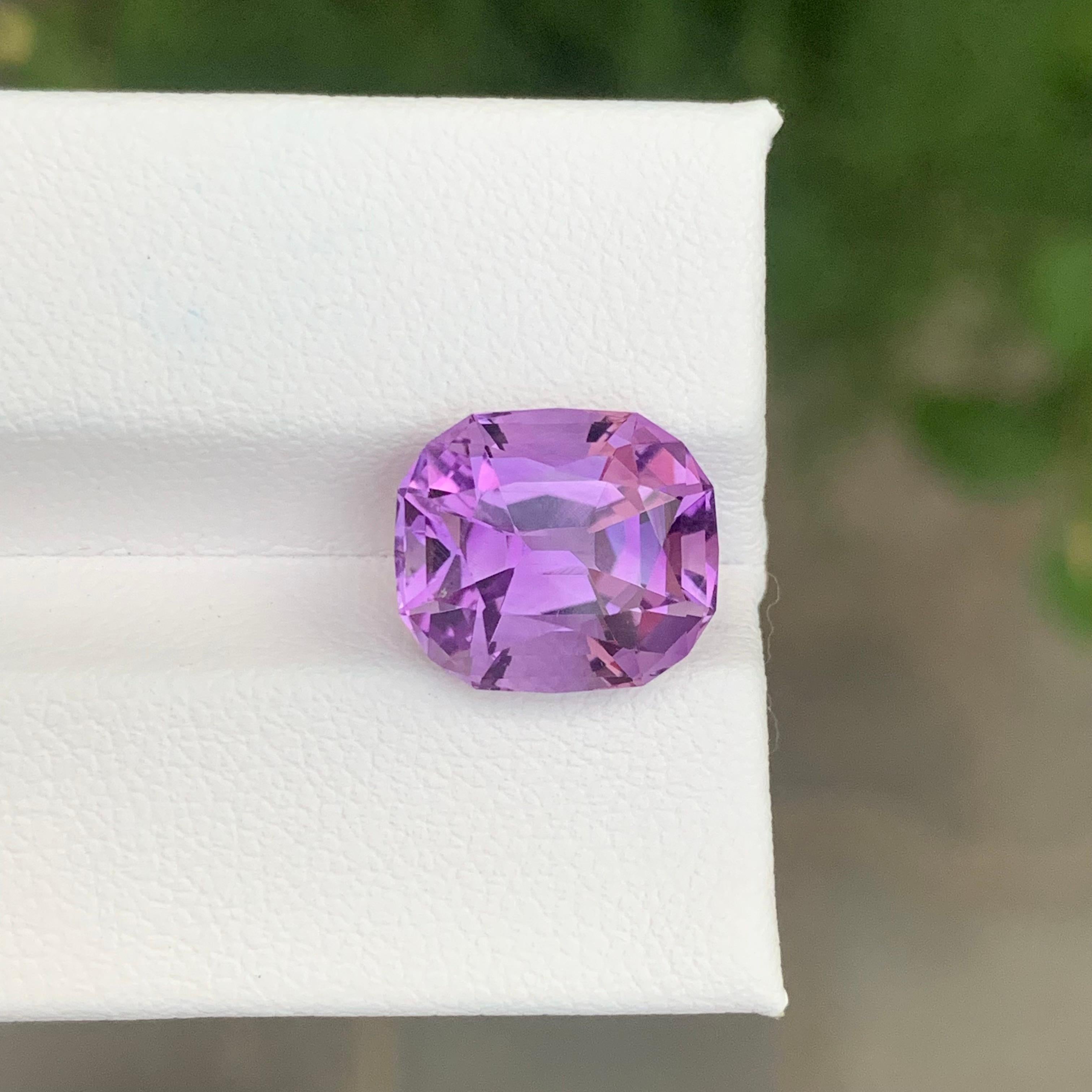 Arts and Crafts 5.95 Carat Natural Loose Amethyst Cushion Shape Gemstone (Améthyste en vrac en forme de coussin) en vente