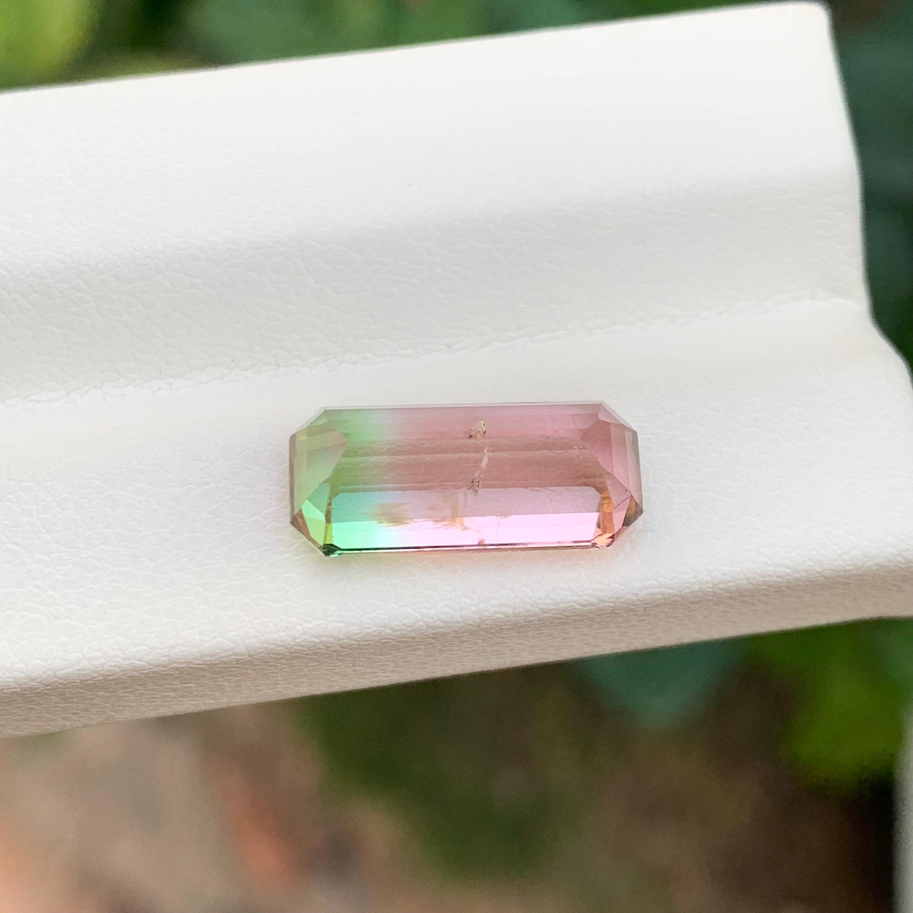 5.95 Karat natürlicher loser zweifarbiger Turmalin in Smaragdform Edelstein im Angebot 1