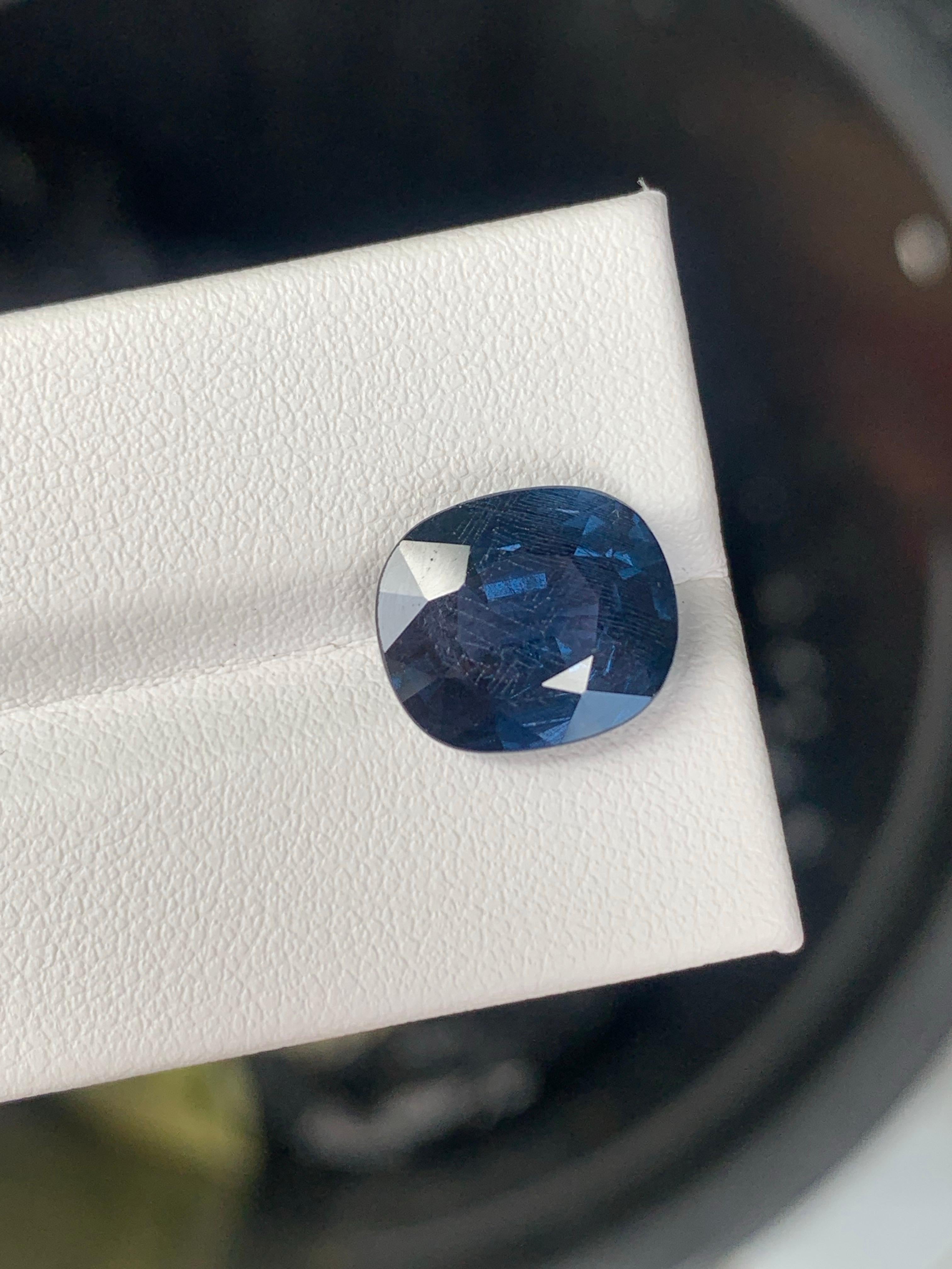 Spinello sciolto con cambio di colore 

Peso: 5,95 Carati 
Dimensioni: 12,3 x 10,6 x 5,8 mm
Trattamento: Non
Certificato: Su richiesta 
Origine: Tanzania 

Lo spinello sfuso cambia colore è una delle varietà di spinello più rare e affascinanti