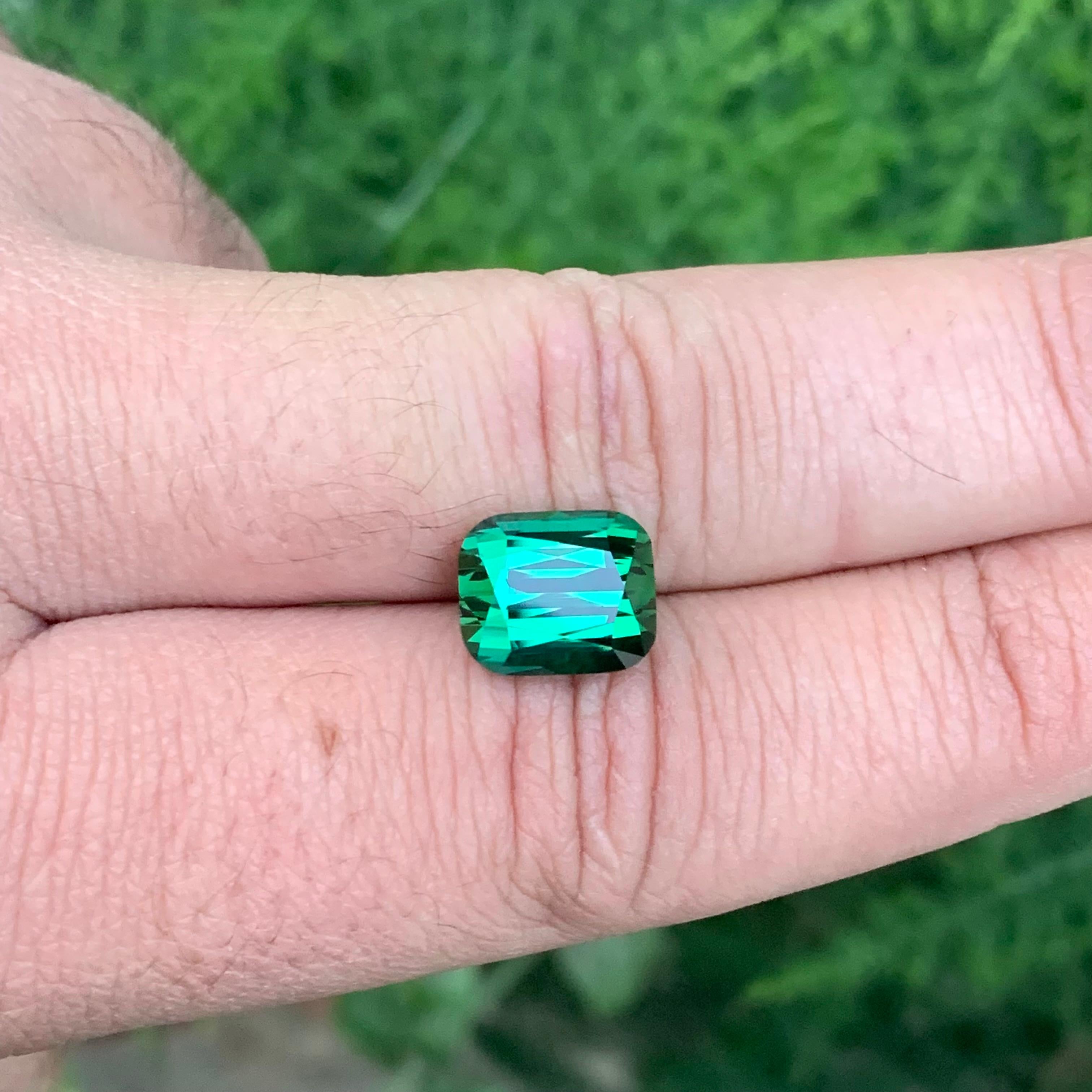5.95 Carat Natural Loose Green Tourmaline Cushion Shape Gem en vente 4