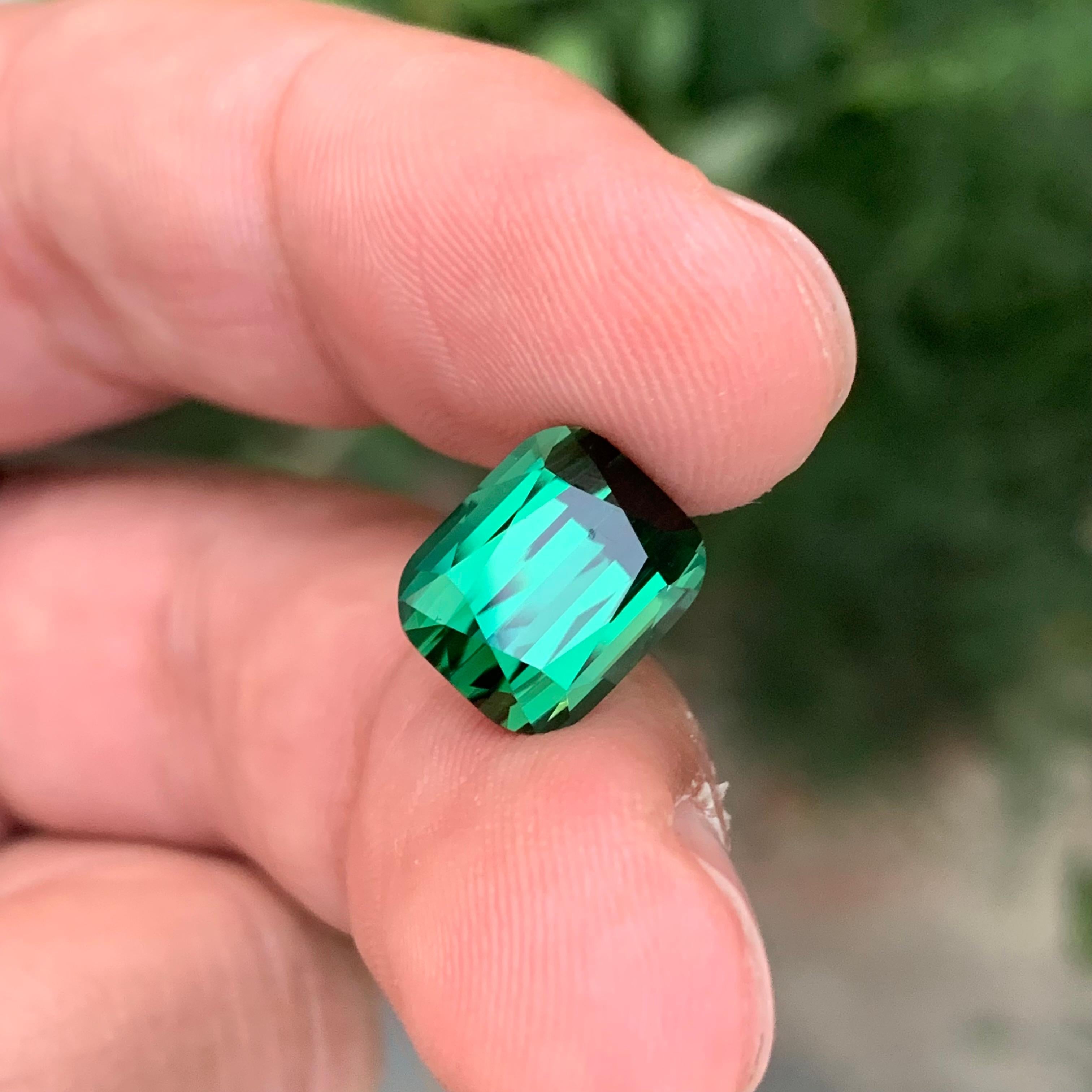 5.95 Carat Natural Loose Green Tourmaline Cushion Shape Gem en vente 3