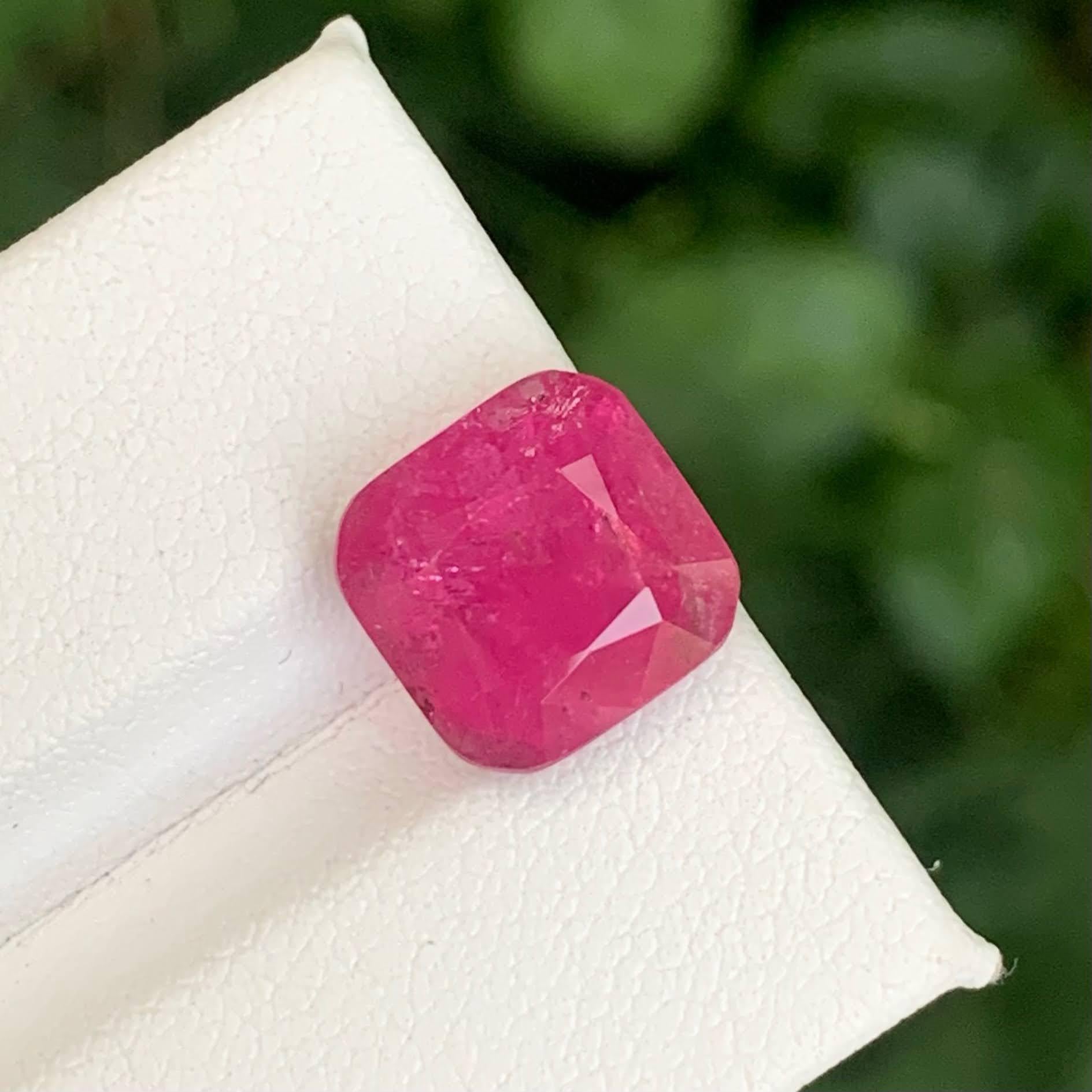 Moderno 5,95 carati di tormalina rubellite naturale sciolta, pietra tagliata a cuscino, gemma afgana in vendita