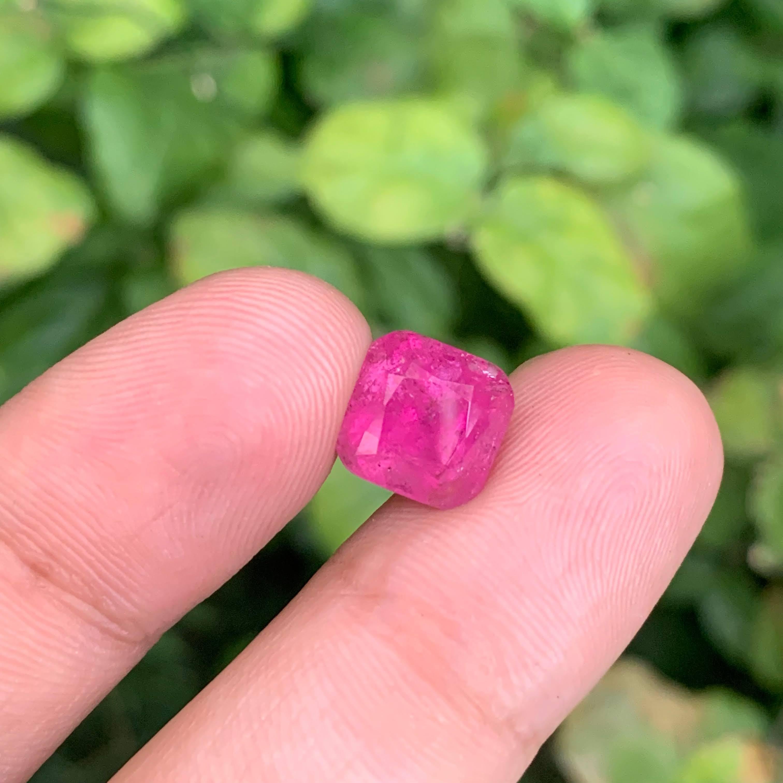 Taglio cuscino 5,95 carati di tormalina rubellite naturale sciolta, pietra tagliata a cuscino, gemma afgana in vendita