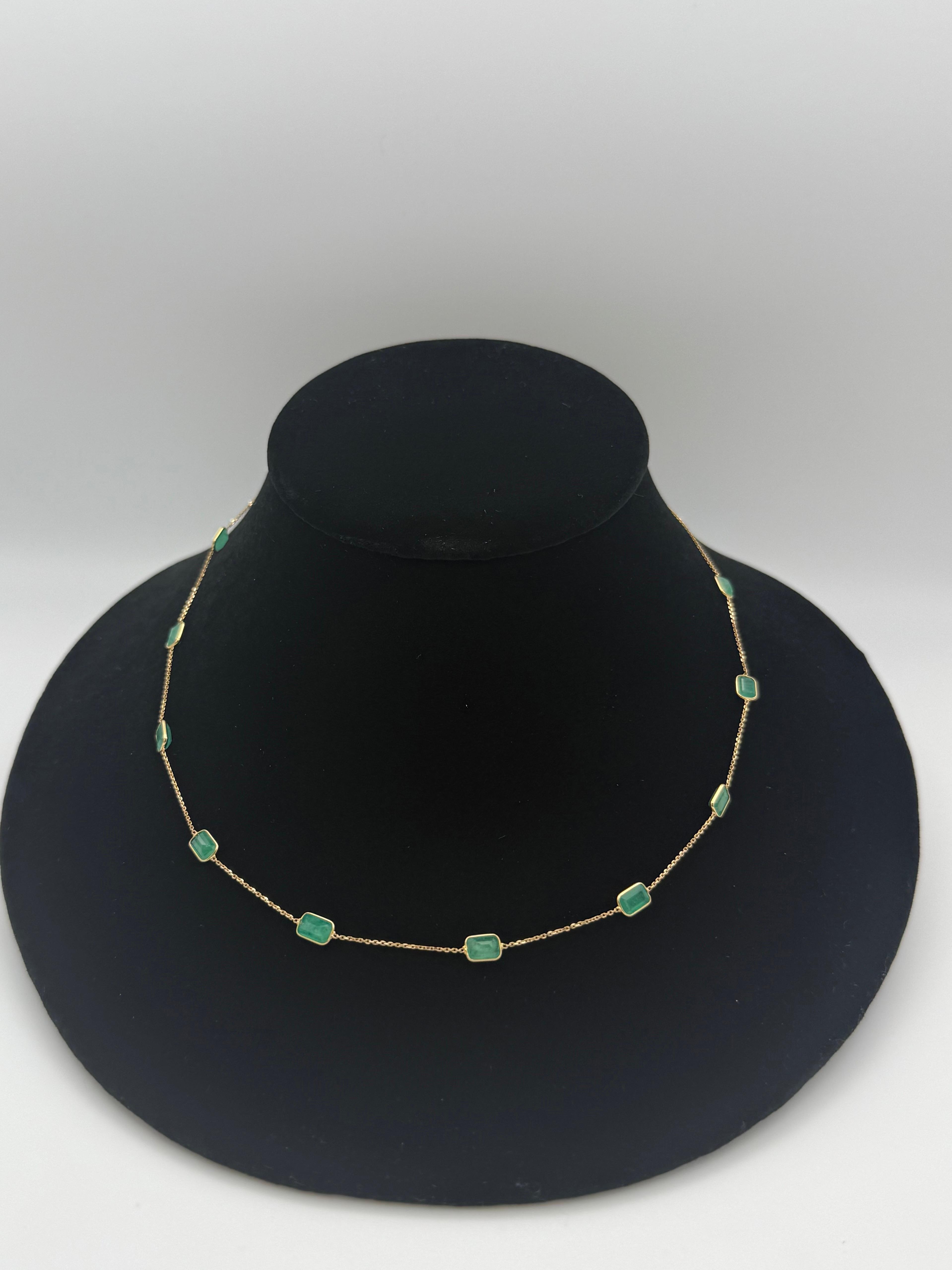 Collar de cadena con esmeralda octogonal de 5,95 quilates en oro amarillo macizo de 18 quilates Art Decó en venta