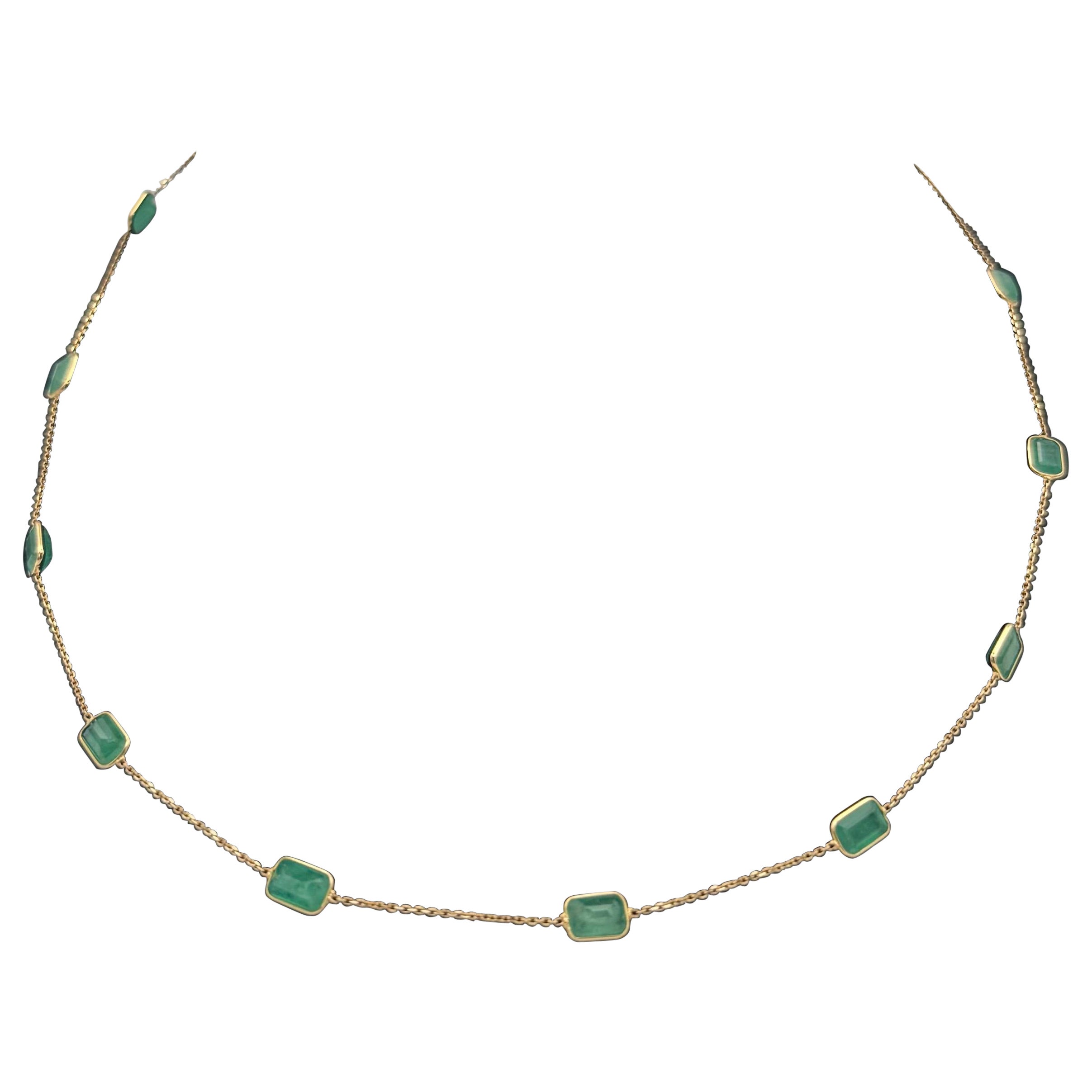 Collier en or jaune massif de 5,95 carats avec émeraude octogonale et chaîne de station
