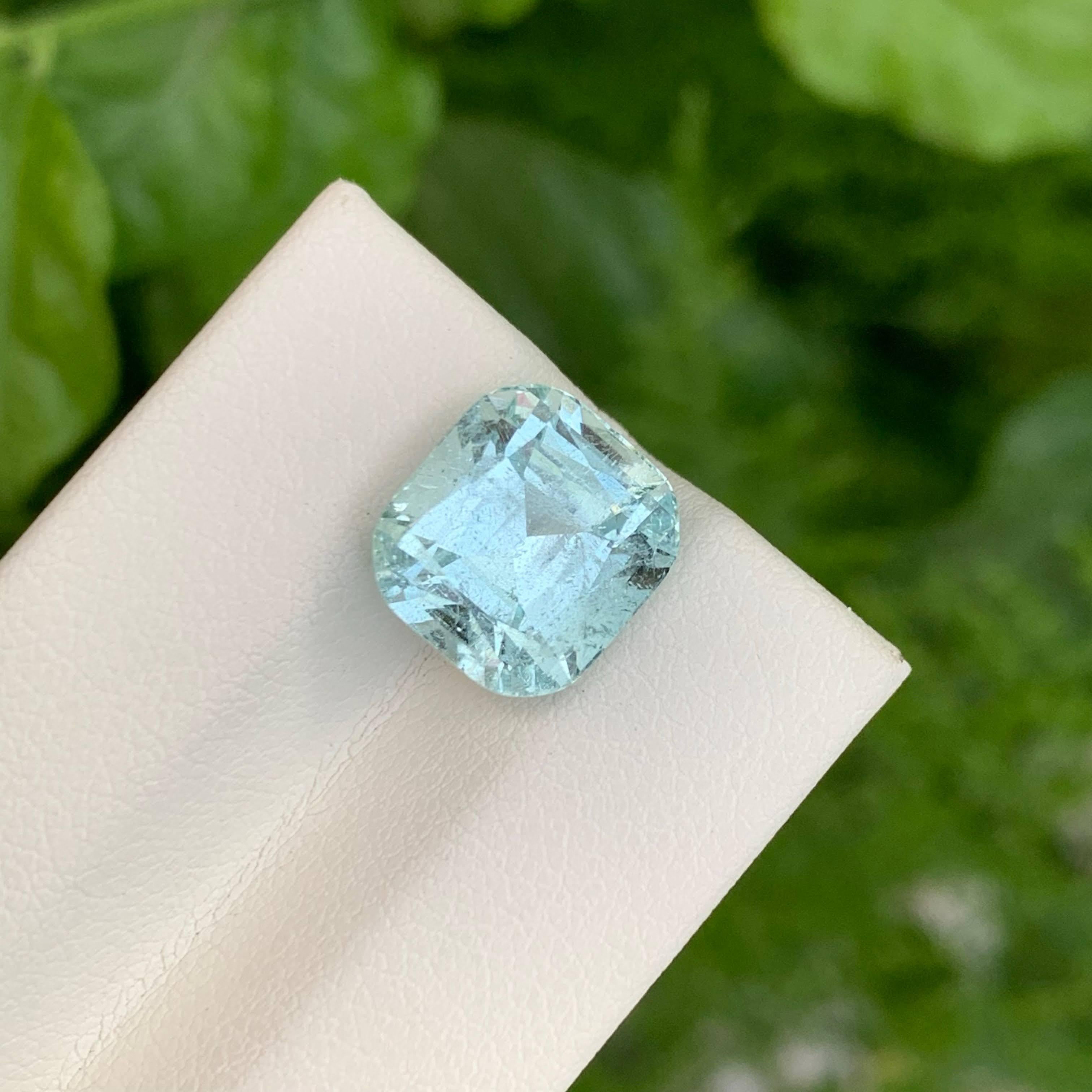 Women's or Men's 5.95 carats Blue Aquamarine Cushion Cut Natural Pakistani Gemstone For Sale