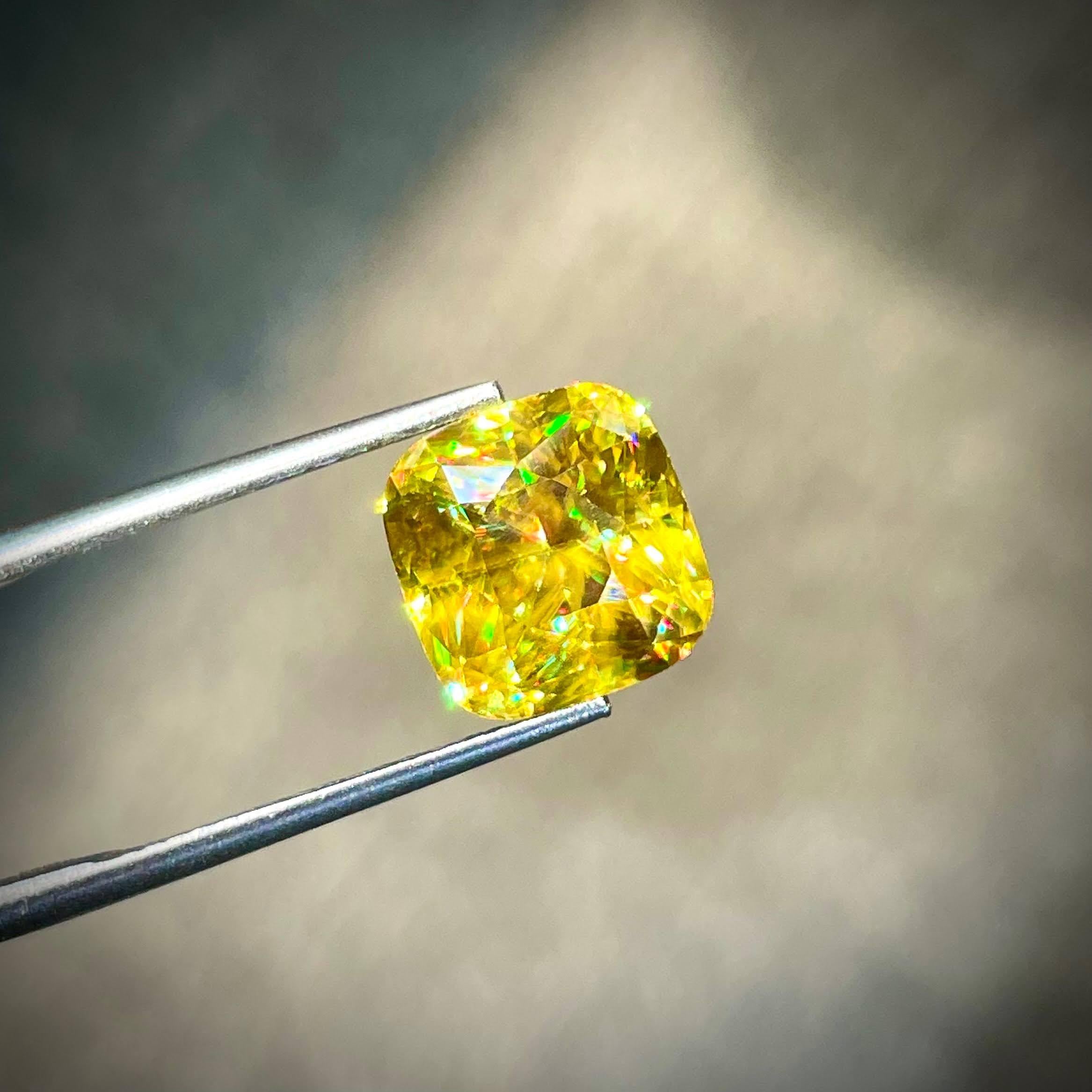 5.95 carats Loose Yellow Sphene Stone Fancy Cushion cut Madagascar's Gemstone In New Condition In Bangkok, TH