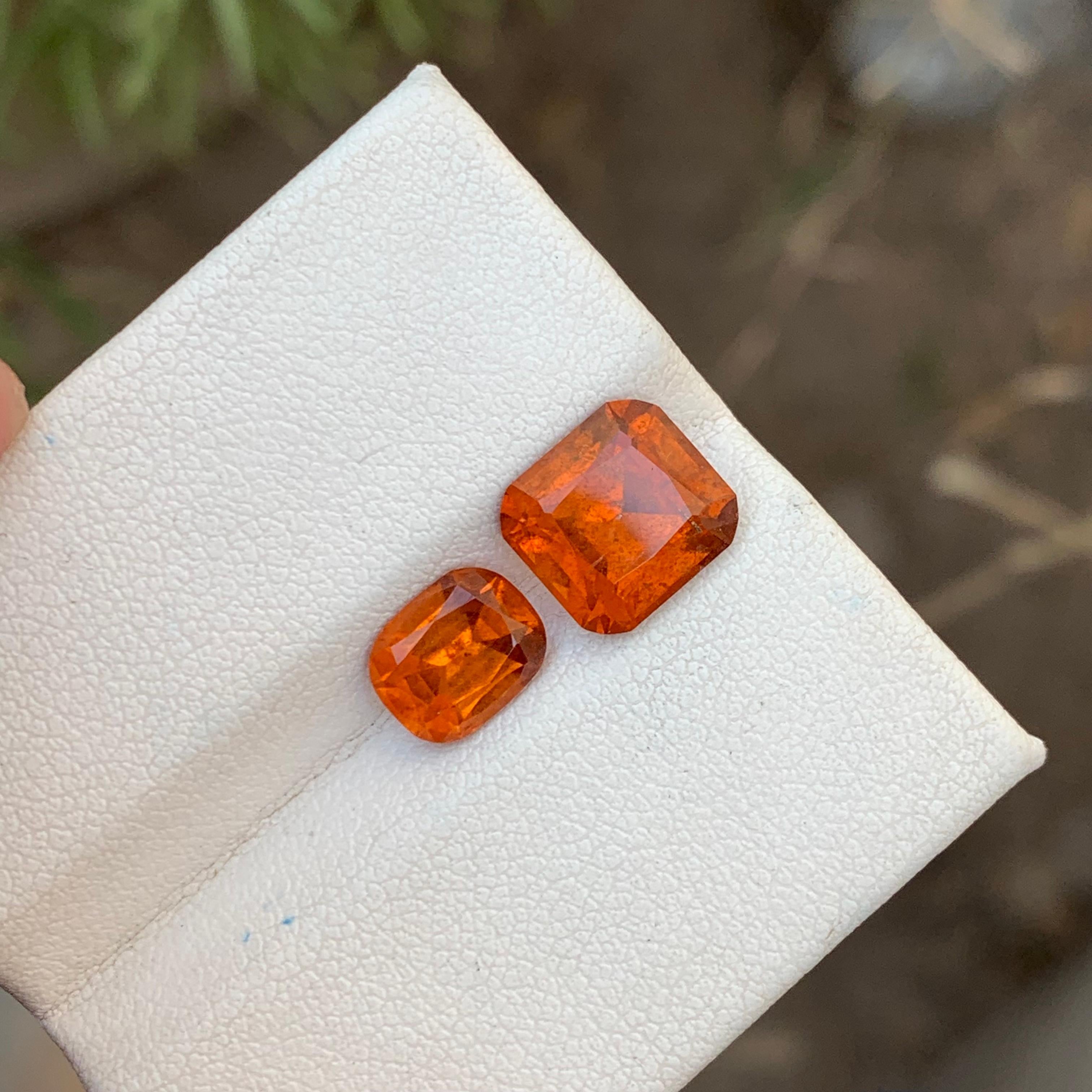 5.95 Carats Natural Loose Hessonite Garnet 2 Pieces For Ring Jewelry Making  In New Condition For Sale In Peshawar, PK