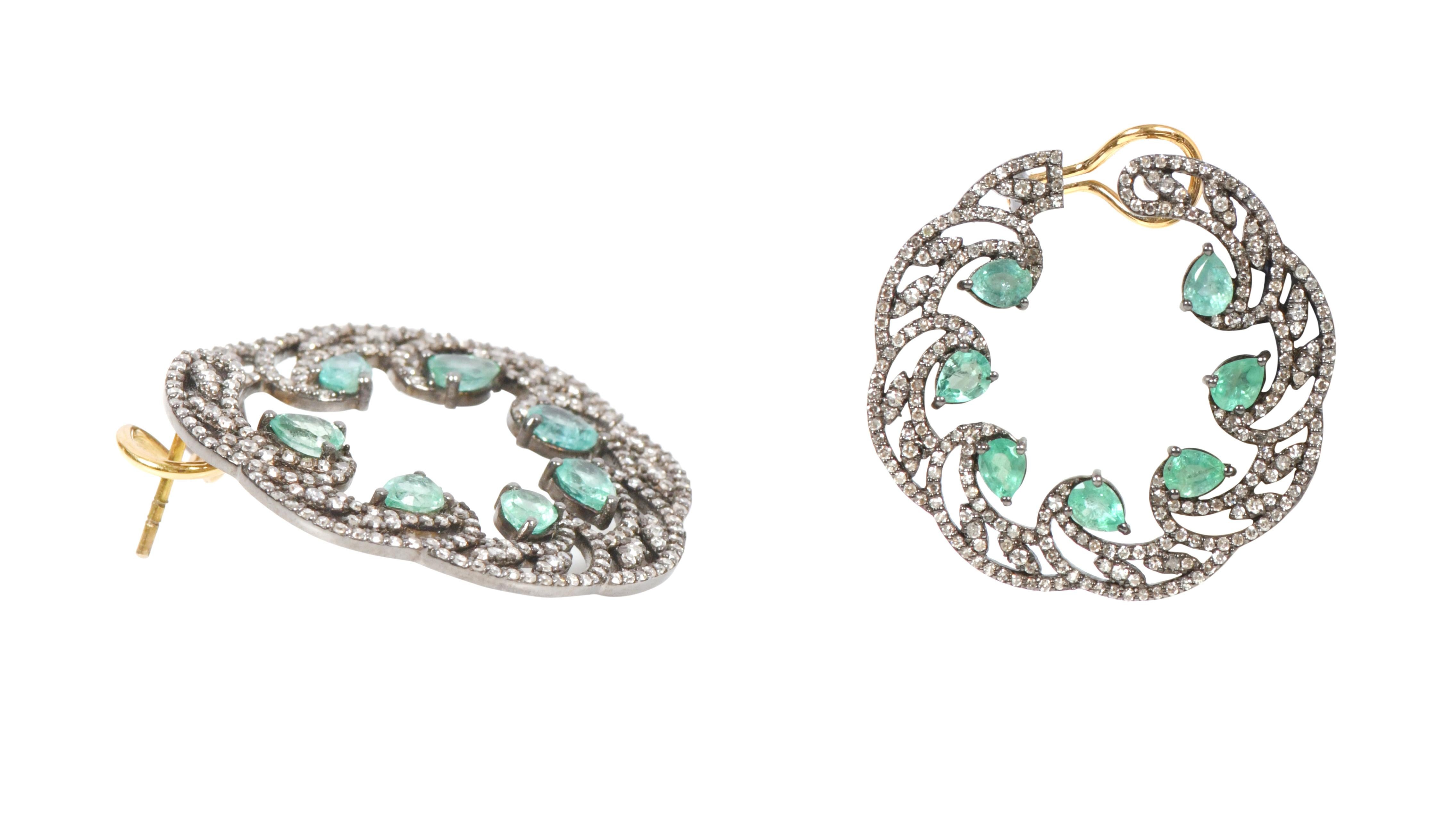 Art Deco 5.96 Carat Emerald and Diamond Modulation Hoop Earrings in Art-Deco Style For Sale