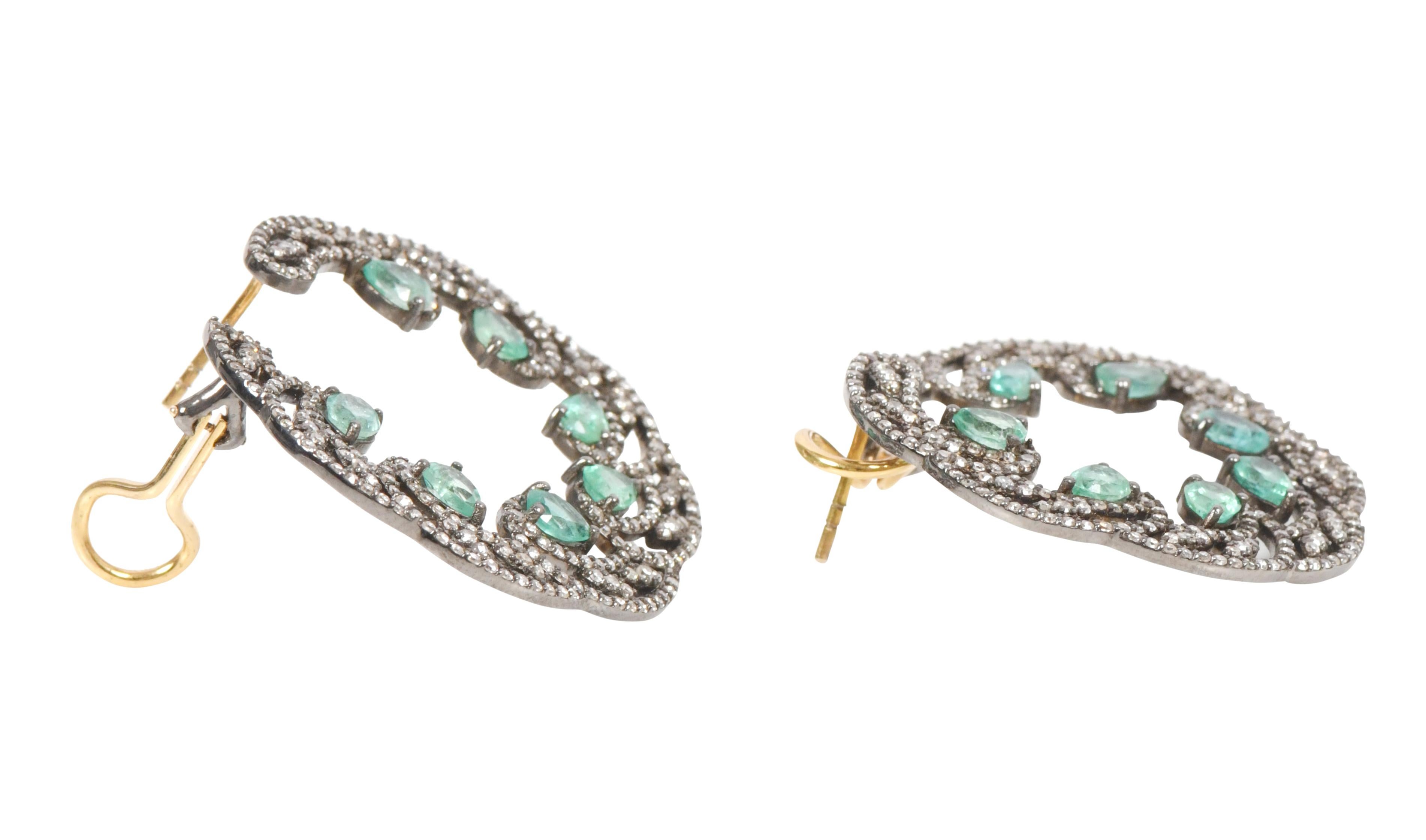 5,96 Karat Smaragd und Diamant Modulation Creolen im Art-Deco-Stil (Tropfenschliff) im Angebot
