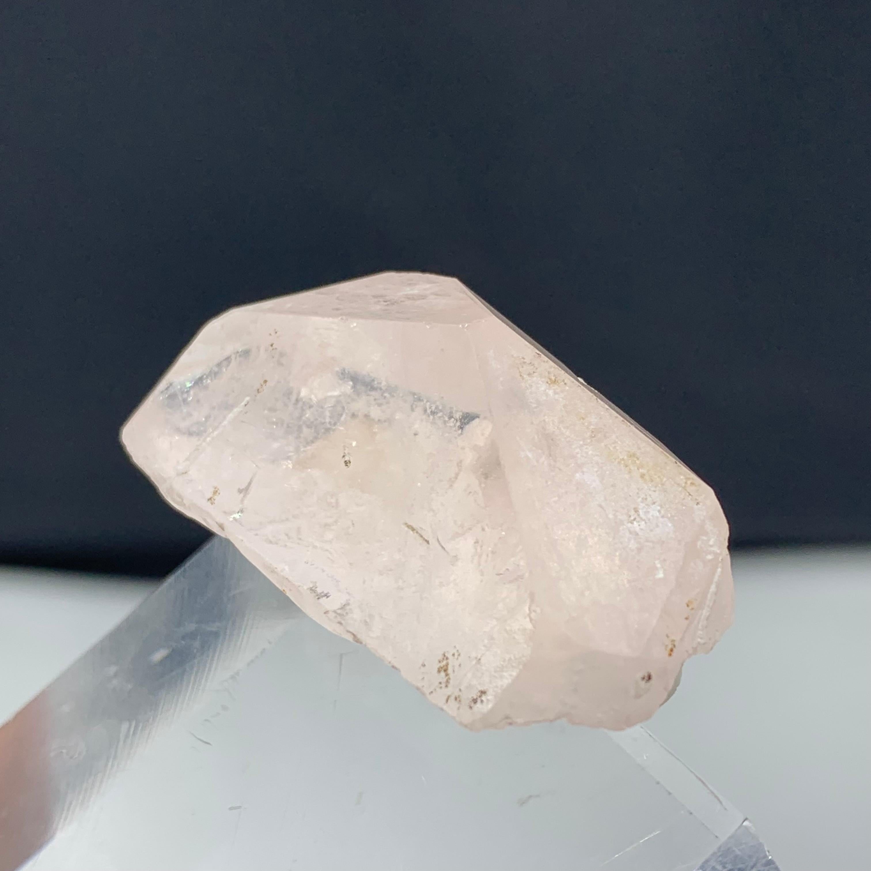 59.60 Carat Adorable Morganite Crystal From Kunar, Afghanistan  In Good Condition For Sale In Peshawar, PK