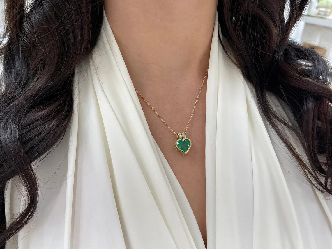 5.97tcw 18K Colombian Emerald Heart & Diamond Bale Accent Gold Bezel Pendant  For Sale 3