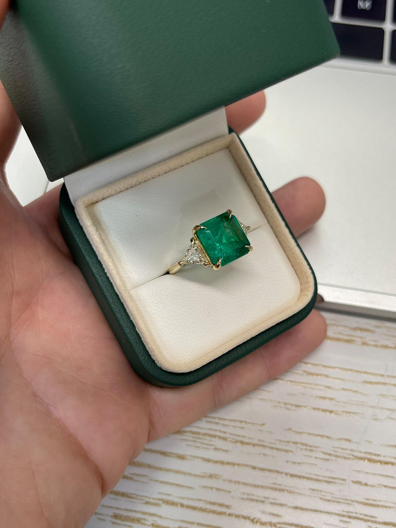 5.97tcw Fine Quality AAA Emerald & Trillion VS Diamond Three Stone Ring Gold 18K In New Condition For Sale In Jupiter, FL