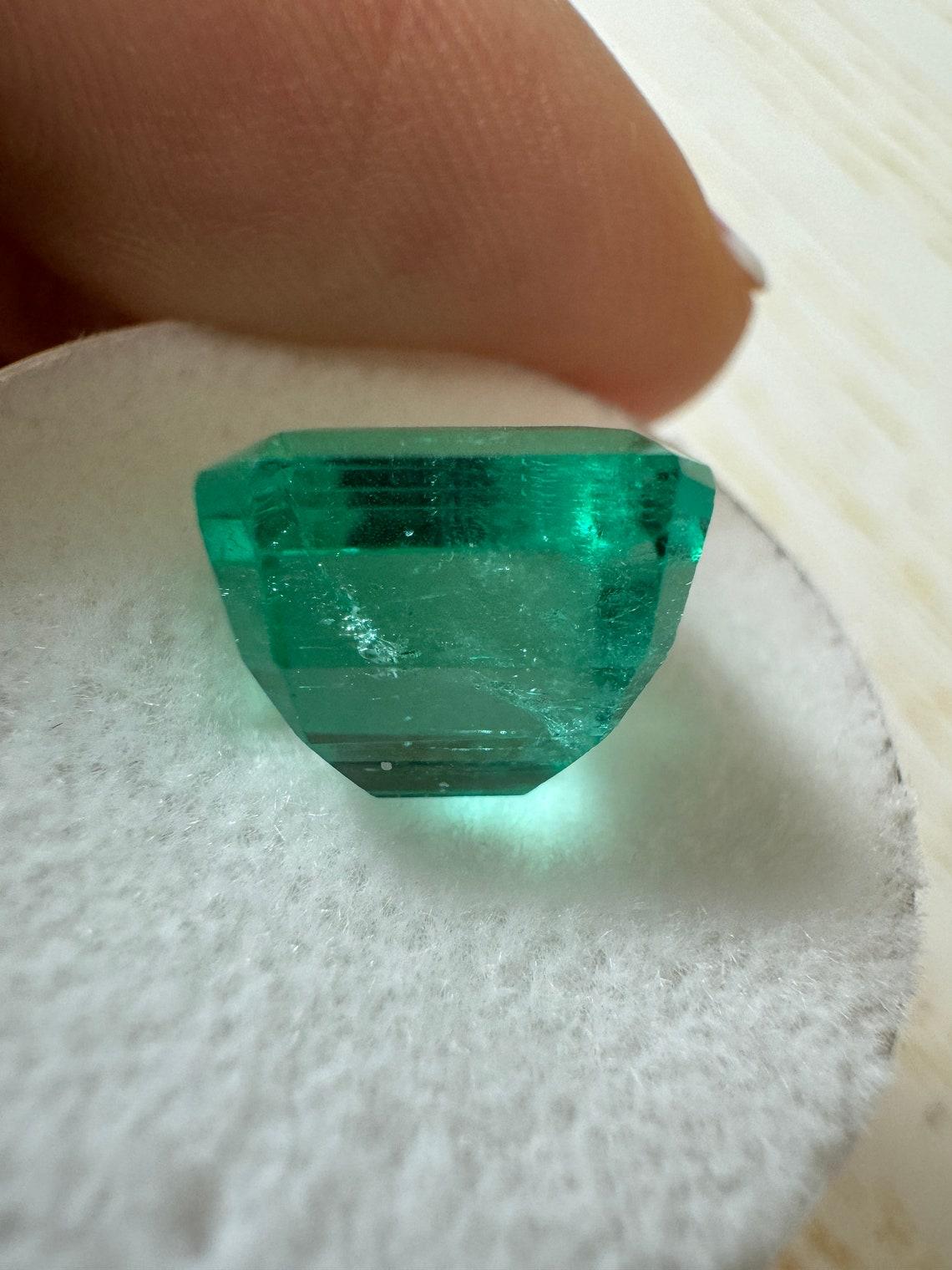 5,98 Karat 10x9 Kristall sauberer grüner kolumbianischer Smaragd im Smaragdschliff Mai - Smaragdschliff Damen im Angebot