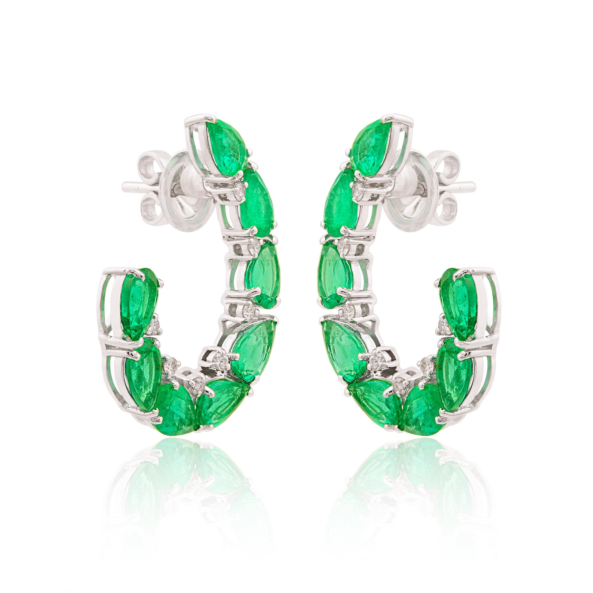5.98 TCW Pear Cut Zambian Emerald & Round Diamond Carved Earrings 14k White Gold In New Condition For Sale In Diera, Dubai