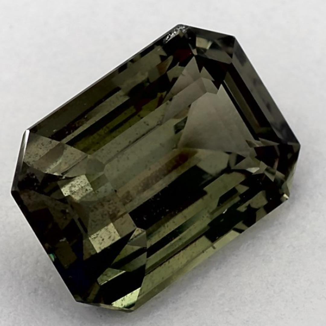 Gema suelta de zafiro verde octogonal de 5.99 qt Corte esmeralda en venta