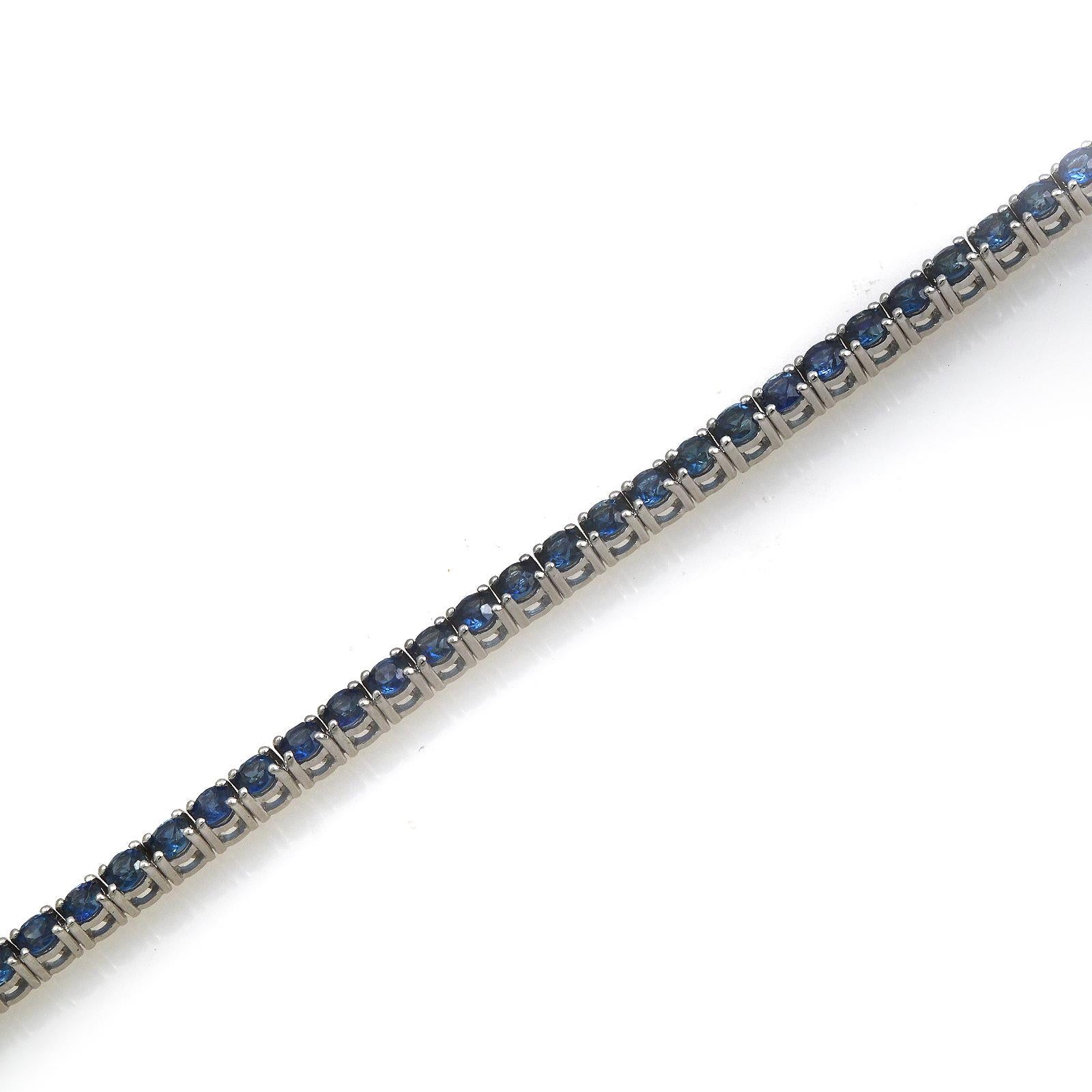 Round Cut 5.99 Carat Natural Blue Sapphire 18 Karat White Gold Bracelet For Sale