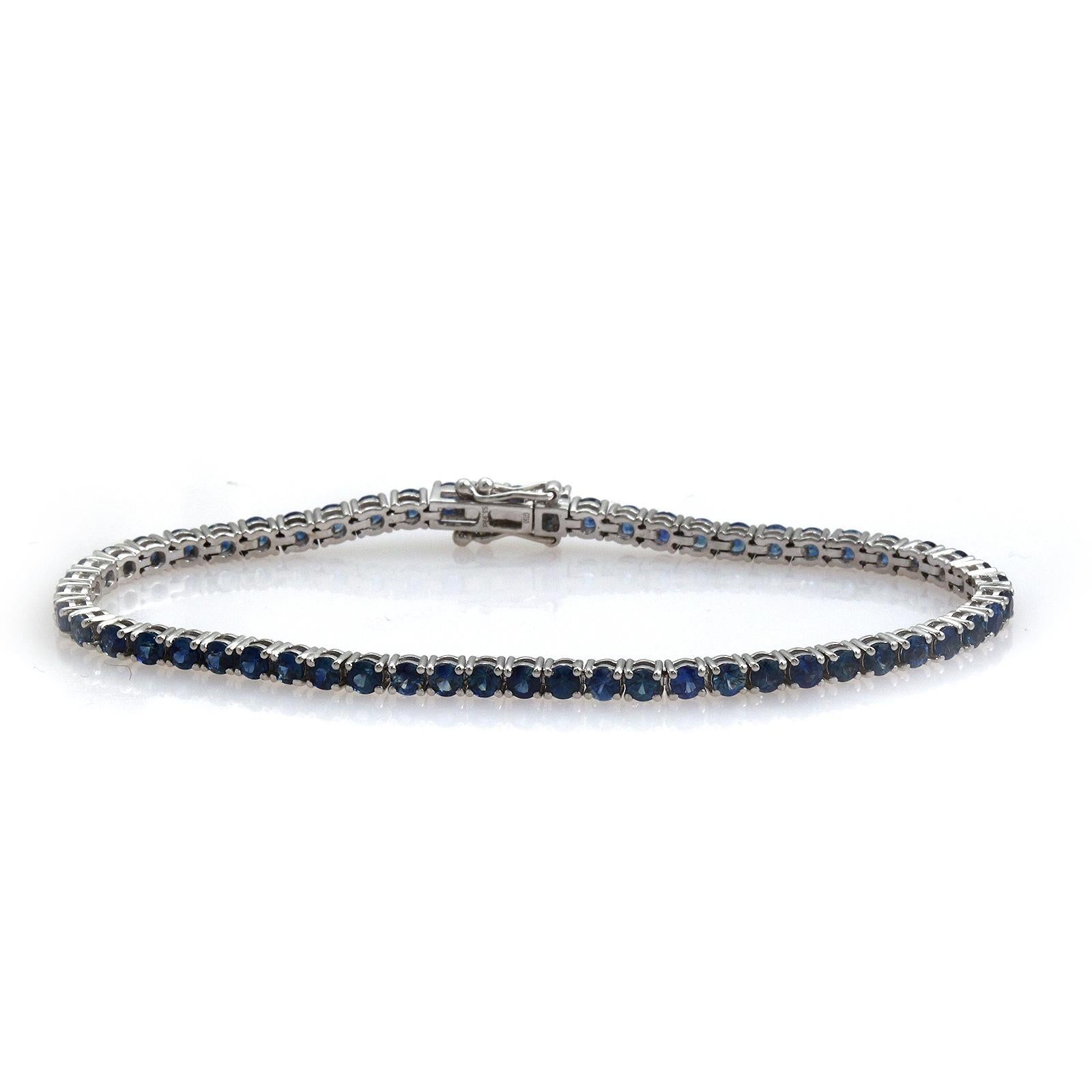 5.99 Carat Natural Blue Sapphire 18 Karat White Gold Bracelet In Excellent Condition For Sale In Los Angeles, CA