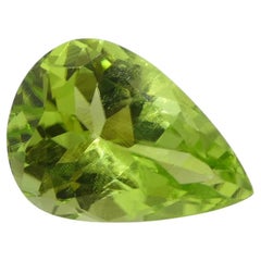 Péridot jaune-vert poire de 5,9 carats provenant de Sapat Gali, Pakistan