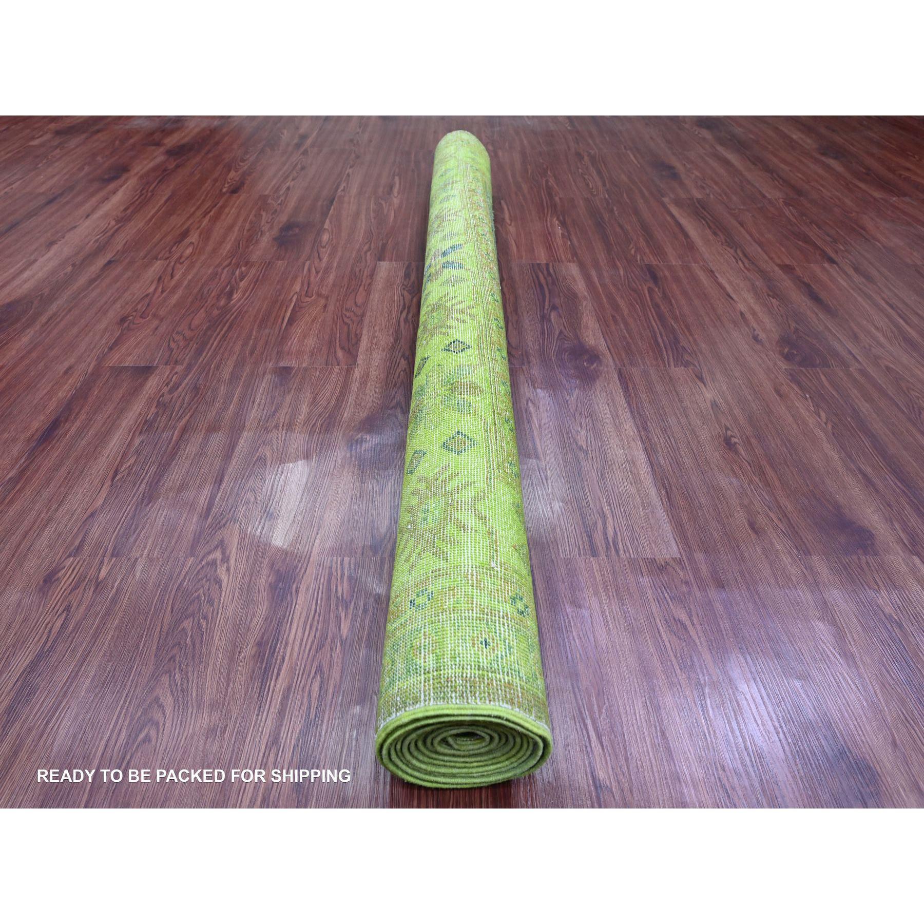 Alfombra de lana anudada a mano con motivos geométricos Kazak teñida de verde Pickle x 8'7 Afgano en venta