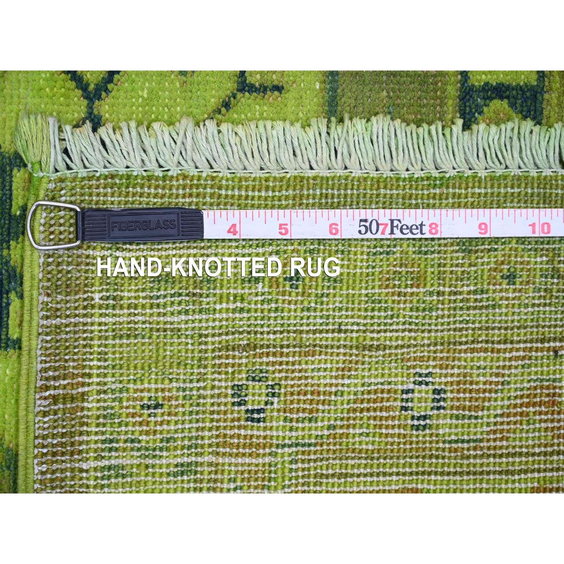 Alfombra de lana anudada a mano con motivos geométricos Kazak teñida de verde Pickle x 8'7 en Nuevo estado para la venta en Carlstadt, NJ