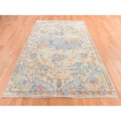 Alfombra de lana pura tejida a mano, con diseño «Broken Heriz» variegado en color marfil, de 5'9" x 9'