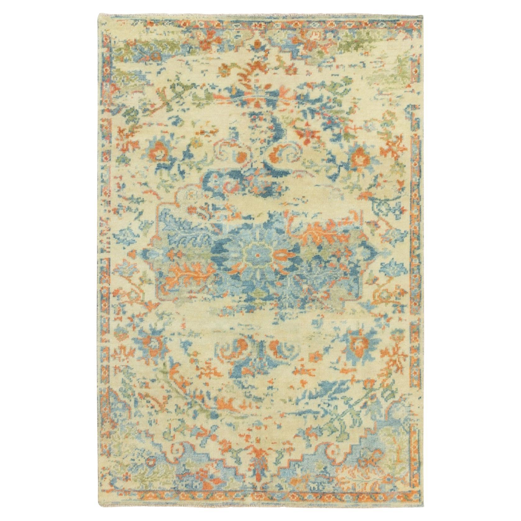 5'9"x9' Ivory Variegated Broken Heriz Design Supple Collection Pure Wool Rug For Sale