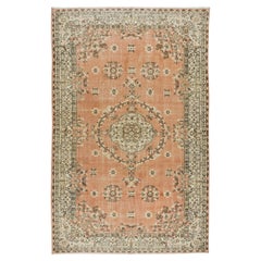 6x9.2 Ft Hand-Knotted Medallion Design Vintage Turkish Area Rug in Red and Beige (Tapis de zone turc vintage noué à la main en rouge et beige)