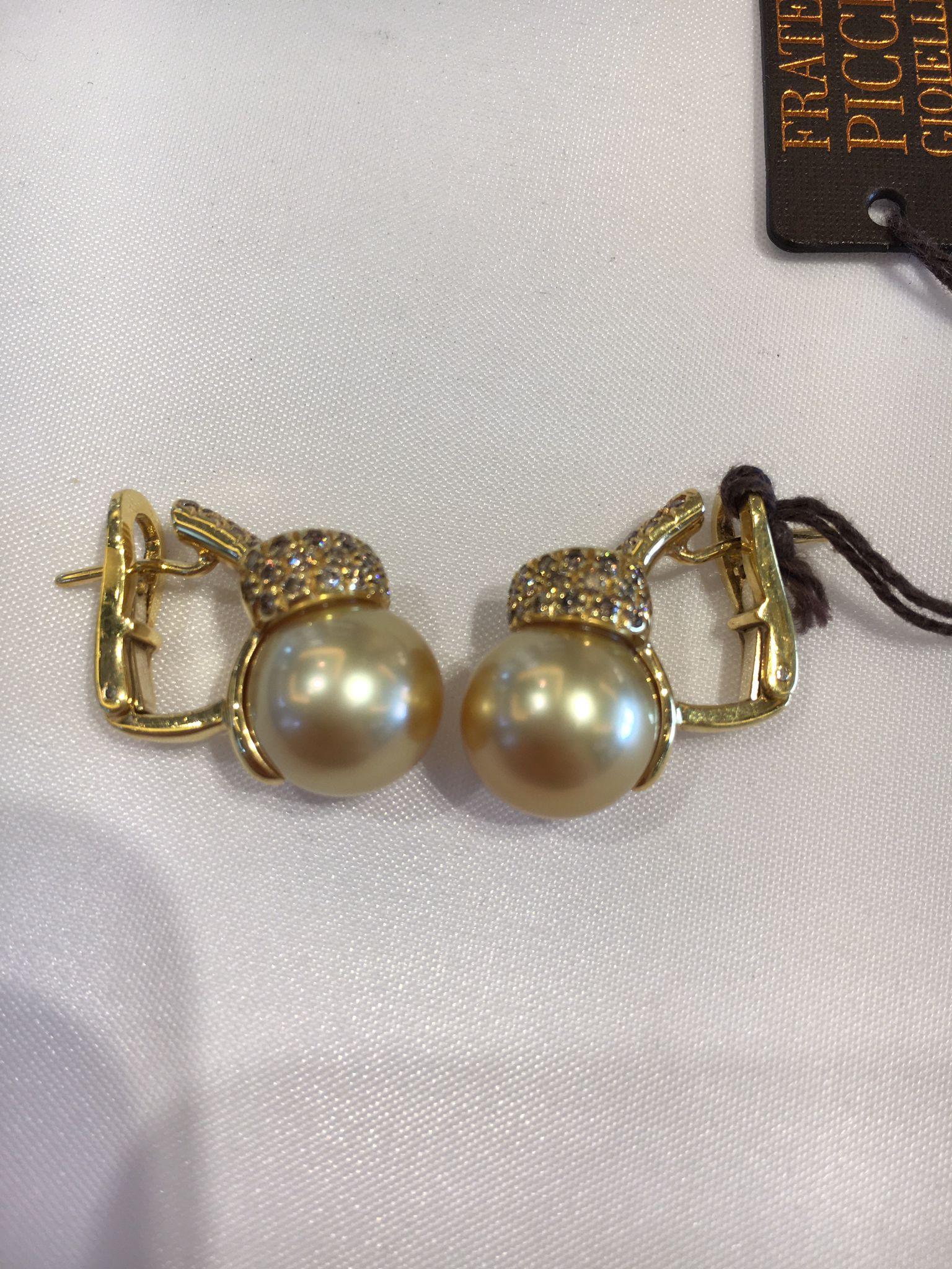 5+A gold South Sea pearl 18kt yellow gold & diamonds earring by mikimoto In New Condition For Sale In Firenze, FI