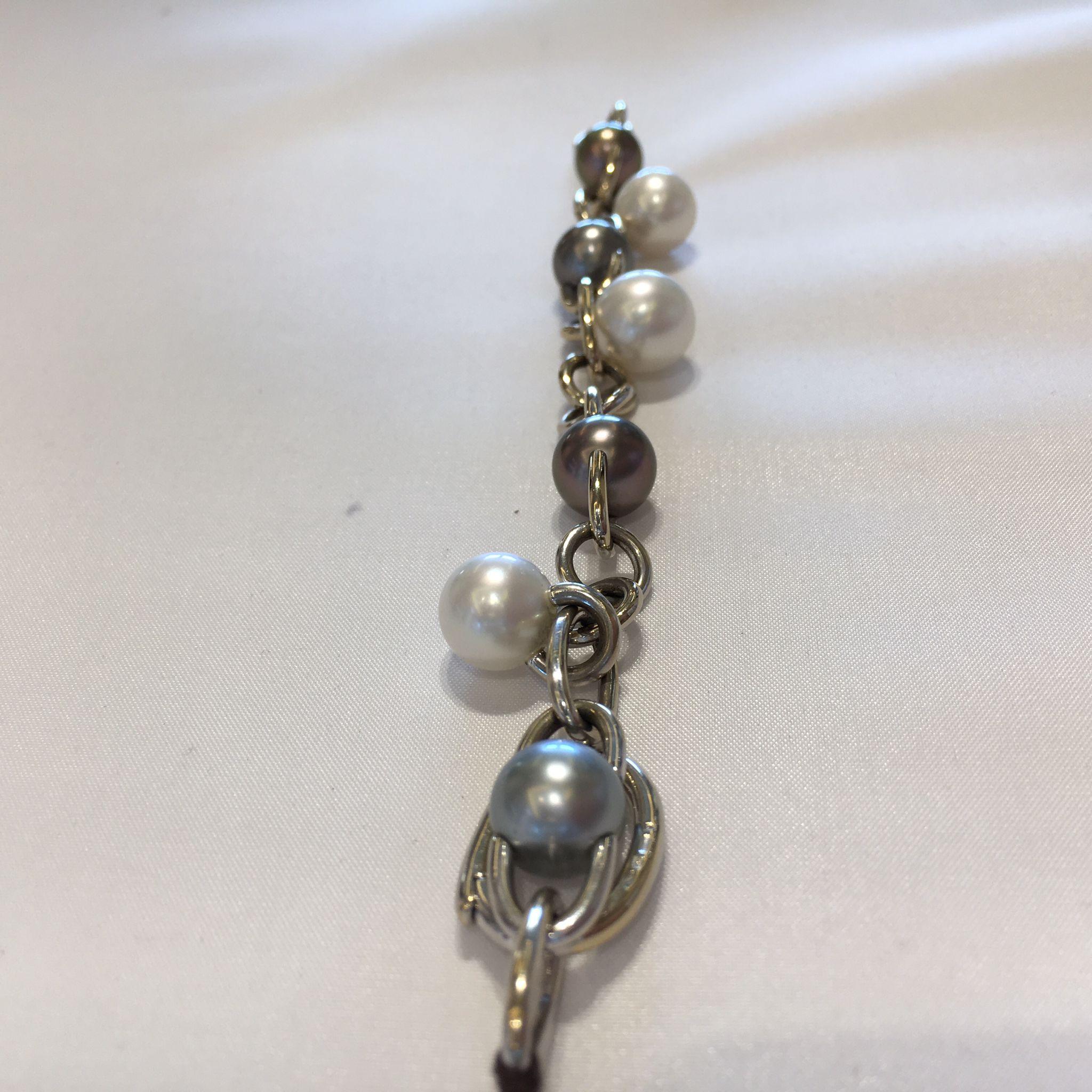 Néoclassique Mikimoto Bracelet de perles tahitiennes 5A+Tahitian en or blanc 18 carats et maillons ovales en vente