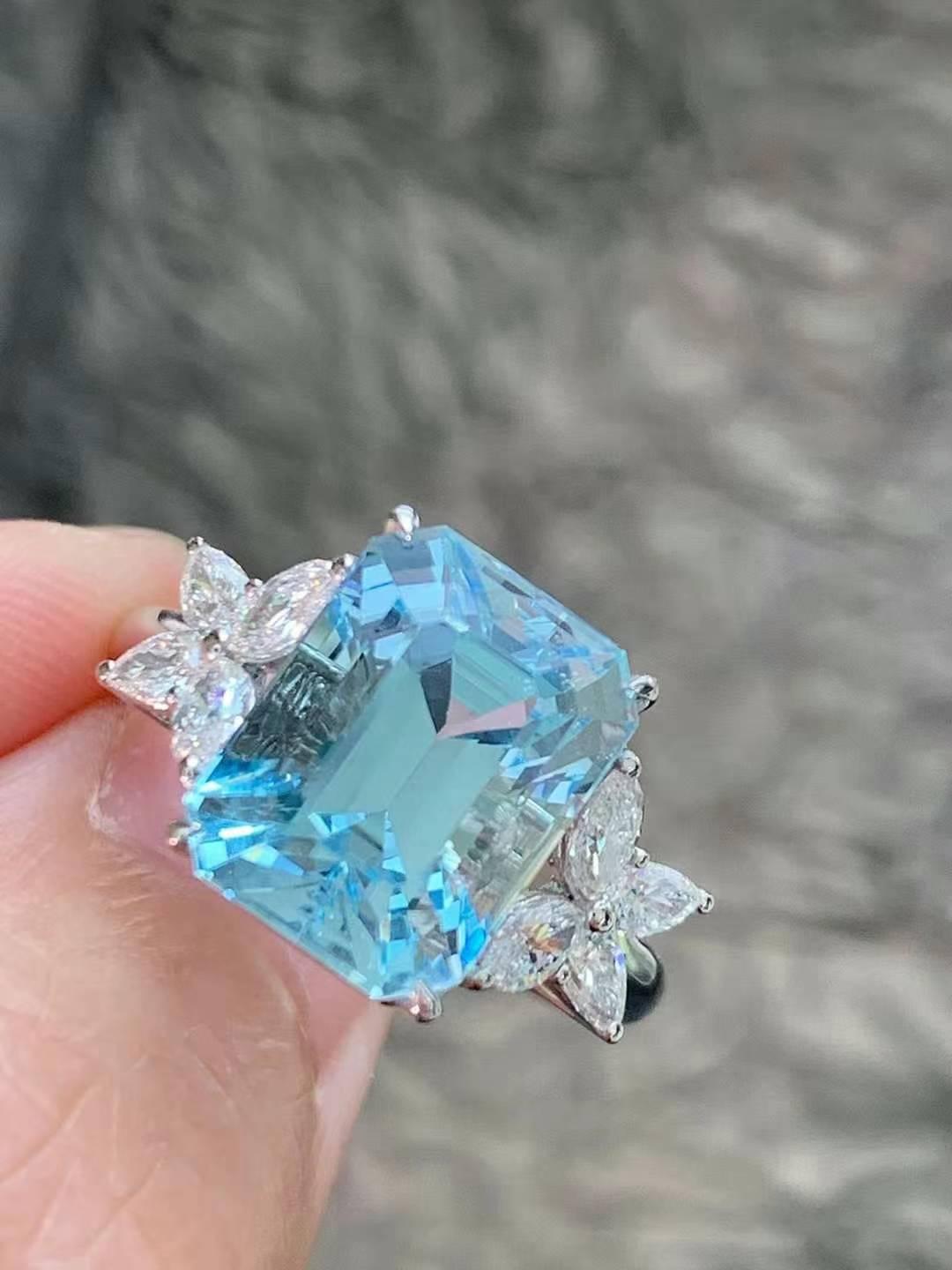 Bague cocktail aigue-marine 5ct avec 0.58ct diamants en or blanc 18K en vente 4
