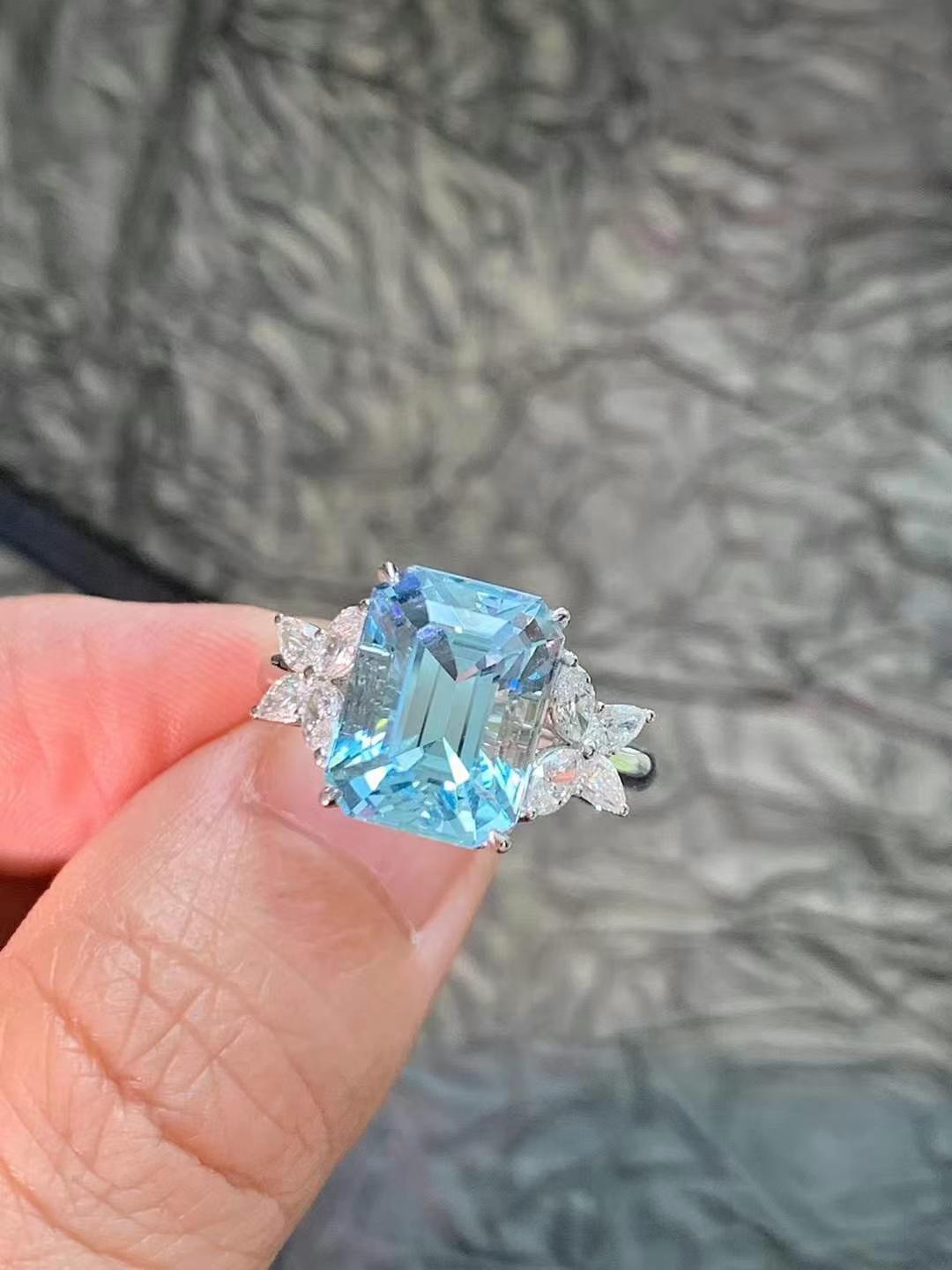 Bague cocktail aigue-marine 5ct avec 0.58ct diamants en or blanc 18K en vente 5