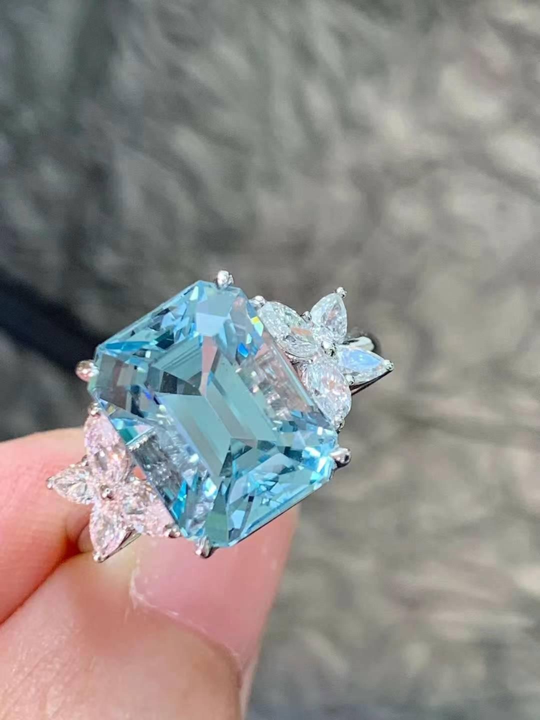 Bague cocktail aigue-marine 5ct avec 0.58ct diamants en or blanc 18K en vente 3