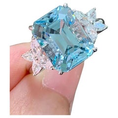 Anello cocktail con acquamarina 5ct e diamanti 0,58ct in oro bianco 18K