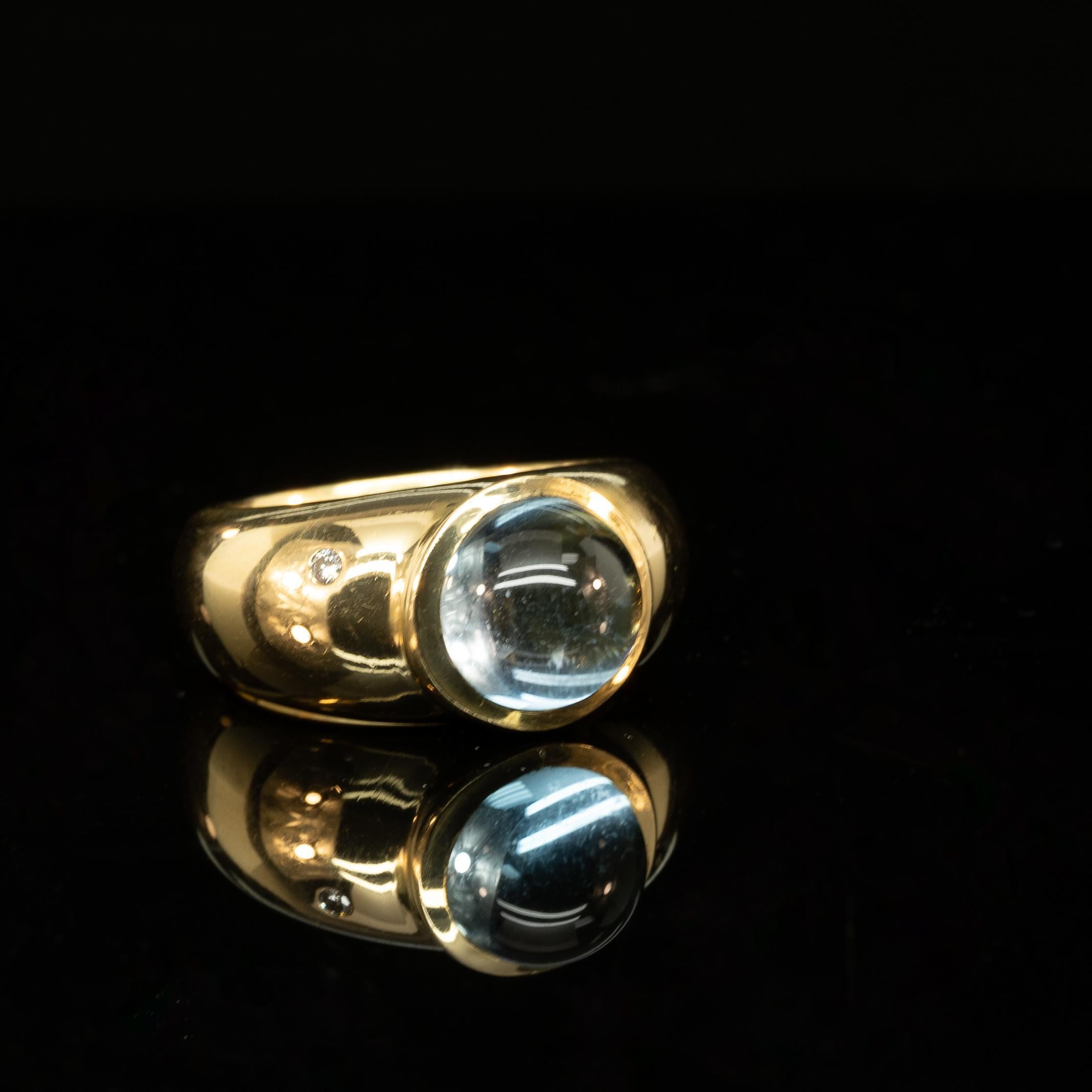 Größe: 7,75
Metall Typ: 18K Gelbgold  (Geprüft)
Gewicht: 13.80G
Breite: 12,08 mm bis 6,56 mm am Schaft
Finger bis Oberkante Ring: 9.47mm
Punzierungen:18K  1413 AL

Center Stein Details: 
Art: Aquamarin
Schliff: Runder Cabochon
Karat: 5,11ct
Farbe: