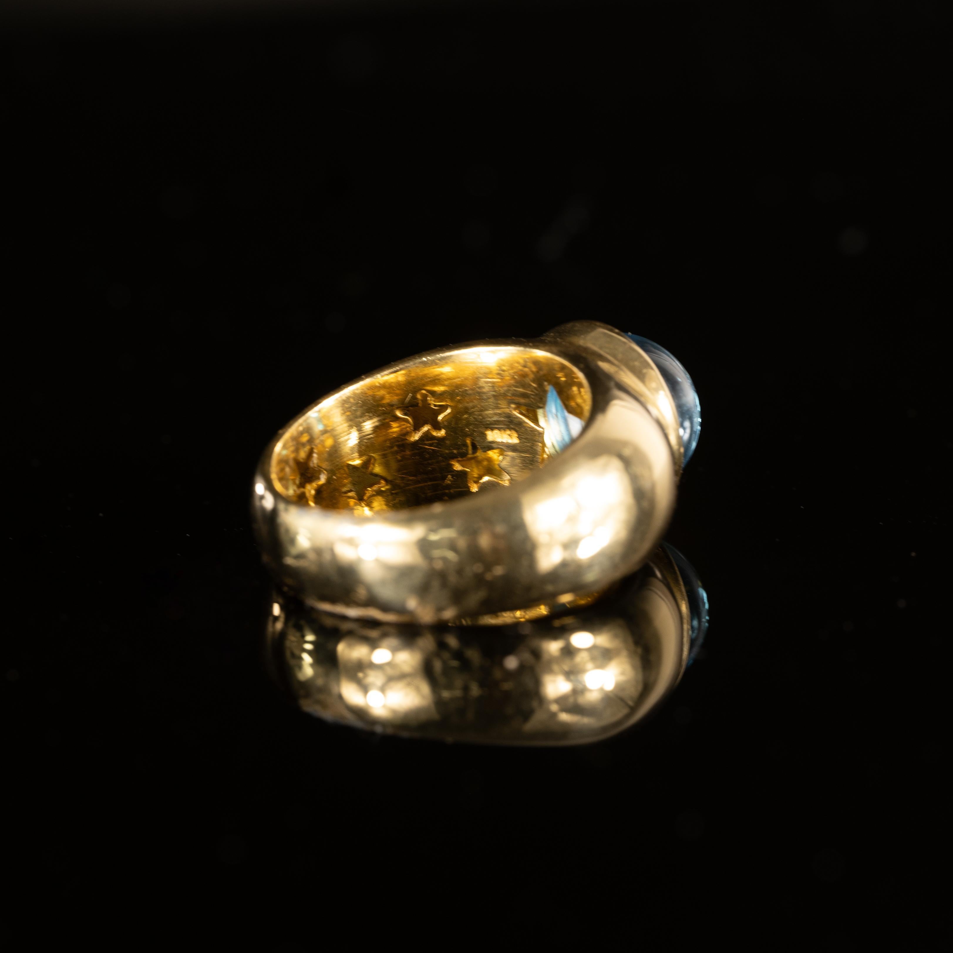 Ring aus 18 Karat Gelbgold mit 5 Karat blauem Aquamarin und Cabochon-Lünette von italienischer Designerin im Zustand „Hervorragend“ in Addison, TX