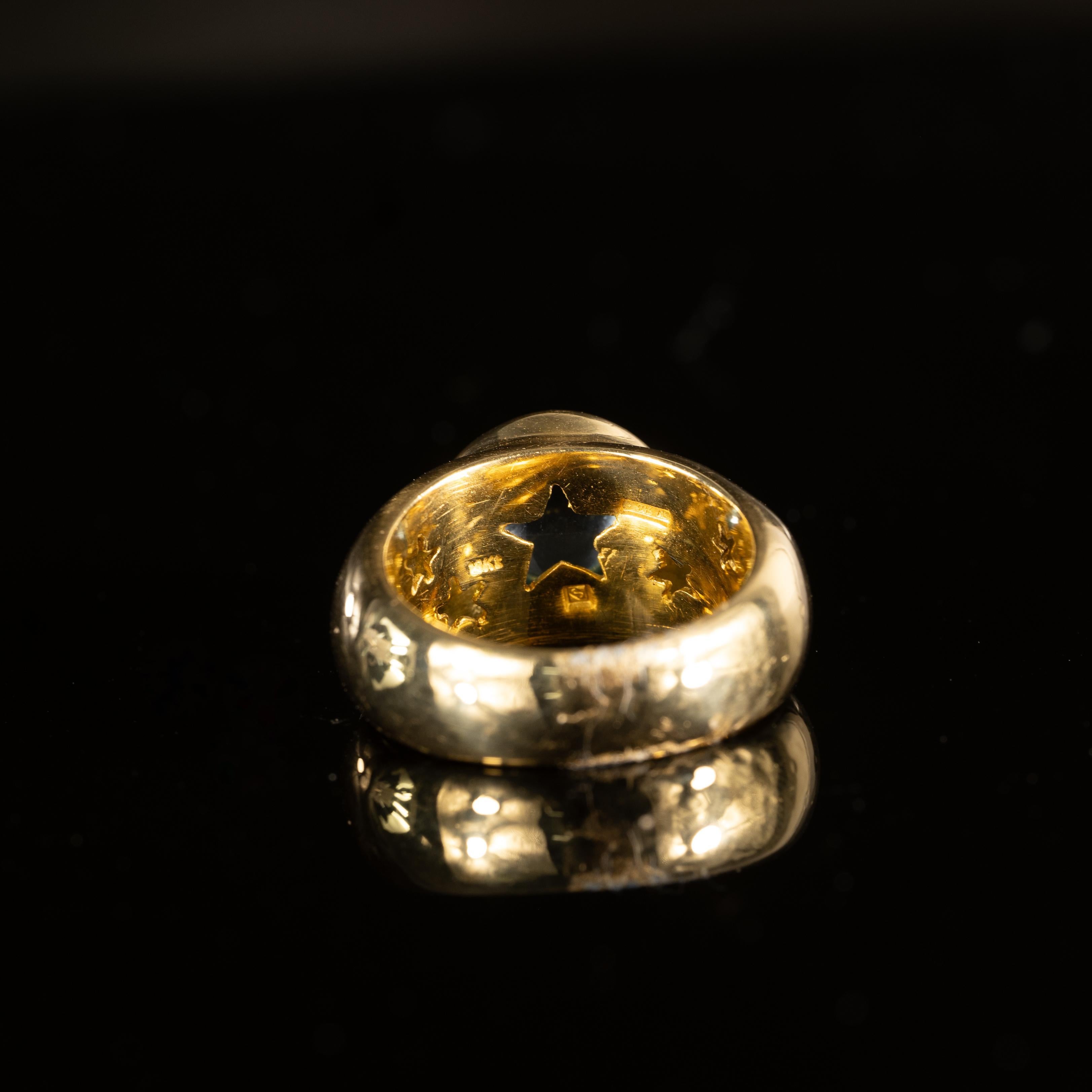 Ring aus 18 Karat Gelbgold mit 5 Karat blauem Aquamarin und Cabochon-Lünette von italienischer Designerin Damen