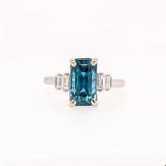 Bague en zircon bleu 5 carats avec accents de diamants naturels en or blanc massif 14 carats EM 10x6 mm