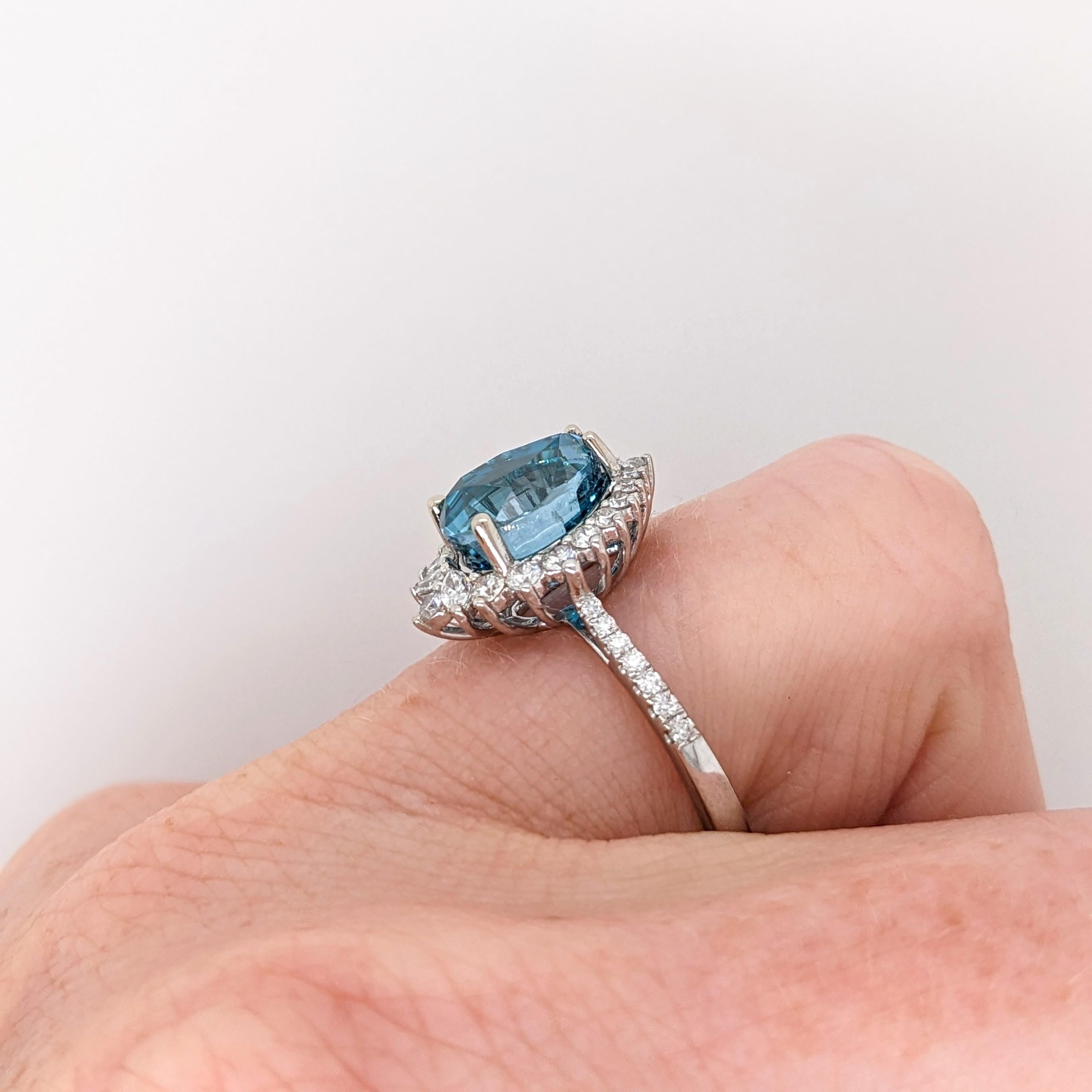 Moderne Bague en or blanc massif 14 carats avec zircon bleu 5 carats et diamants naturels en forme de poire 10 x 8 mm en vente