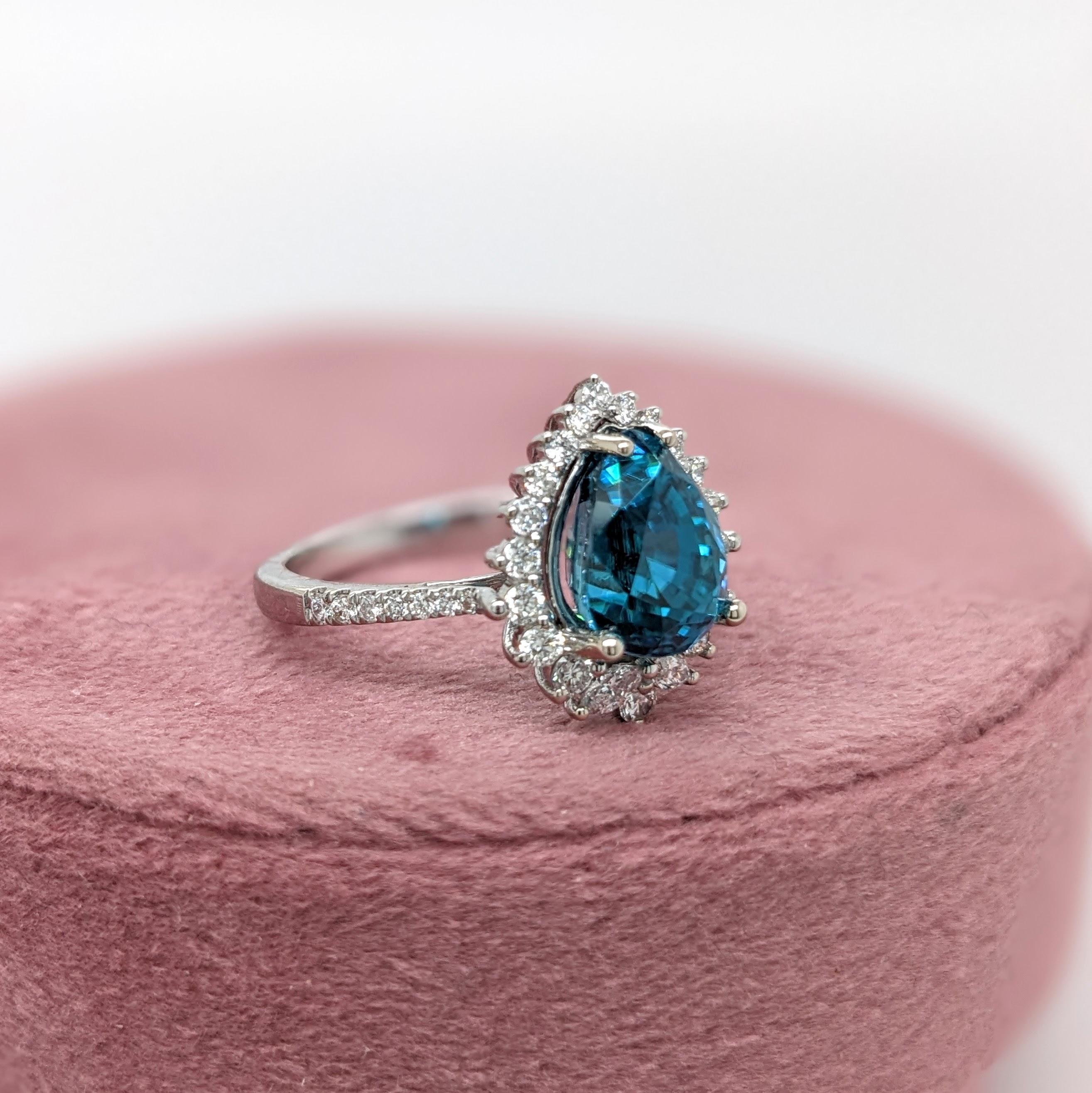 Bague en or blanc massif 14 carats avec zircon bleu 5 carats et diamants naturels en forme de poire 10 x 8 mm en vente 1