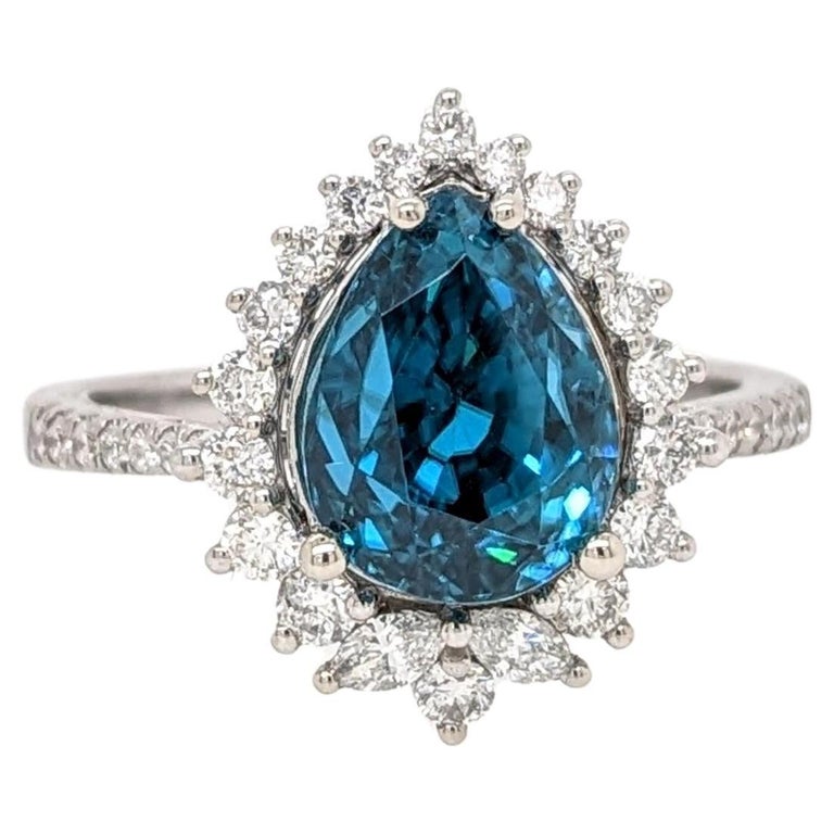 Anello con zircone blu 5ct e diamanti naturali in oro bianco