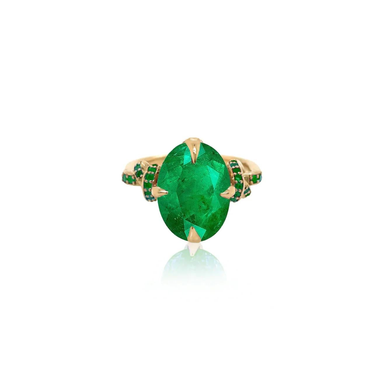 4.01ct Emerald Oval Cut Forget Me Knot Ring in 18Carat Yellow Gold with Emeralds For Sale 1