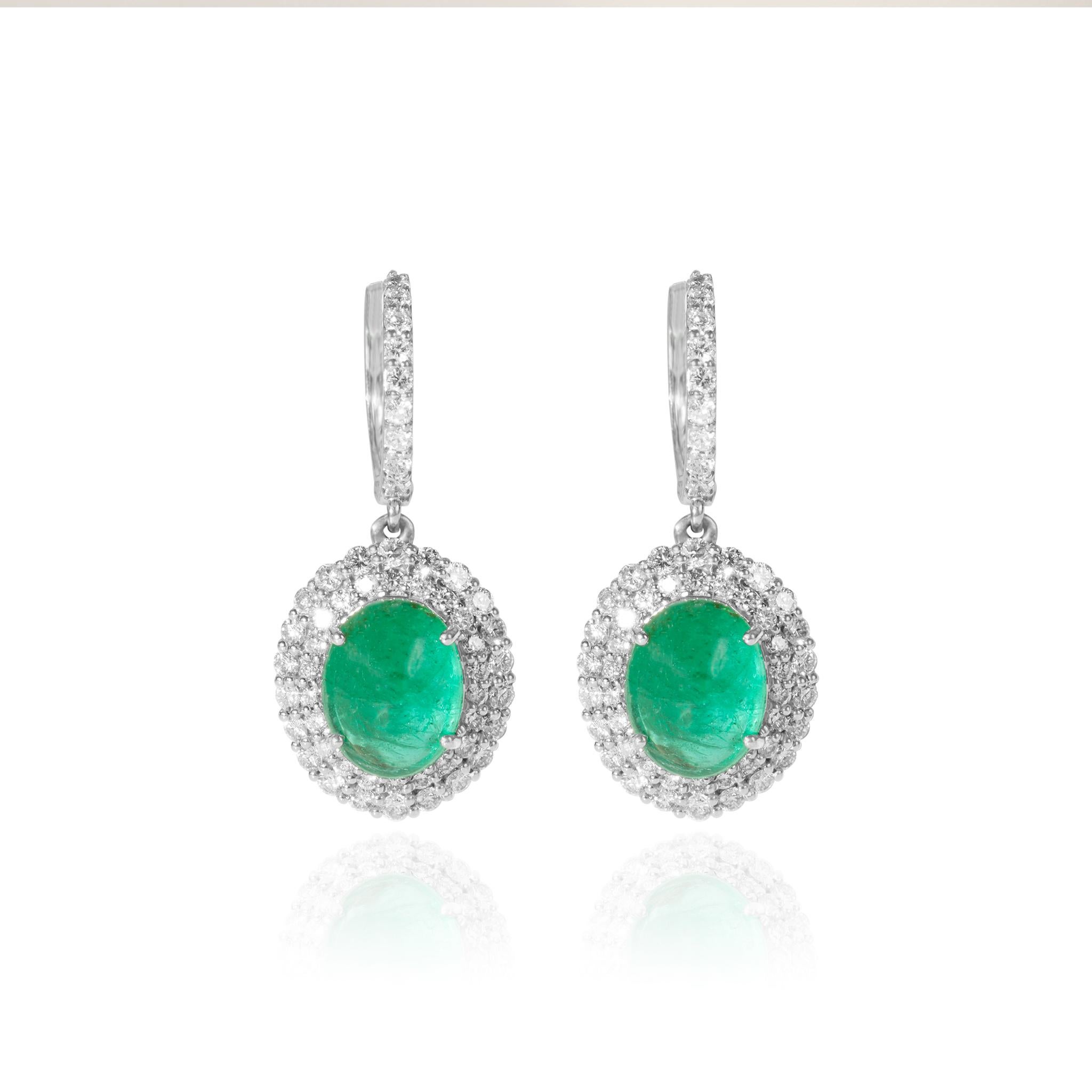 5ct Exceptional Natural Oval Emerald Dangle Earrings Halo Diamond in 18k gold In New Condition For Sale In Jaipur, RJ