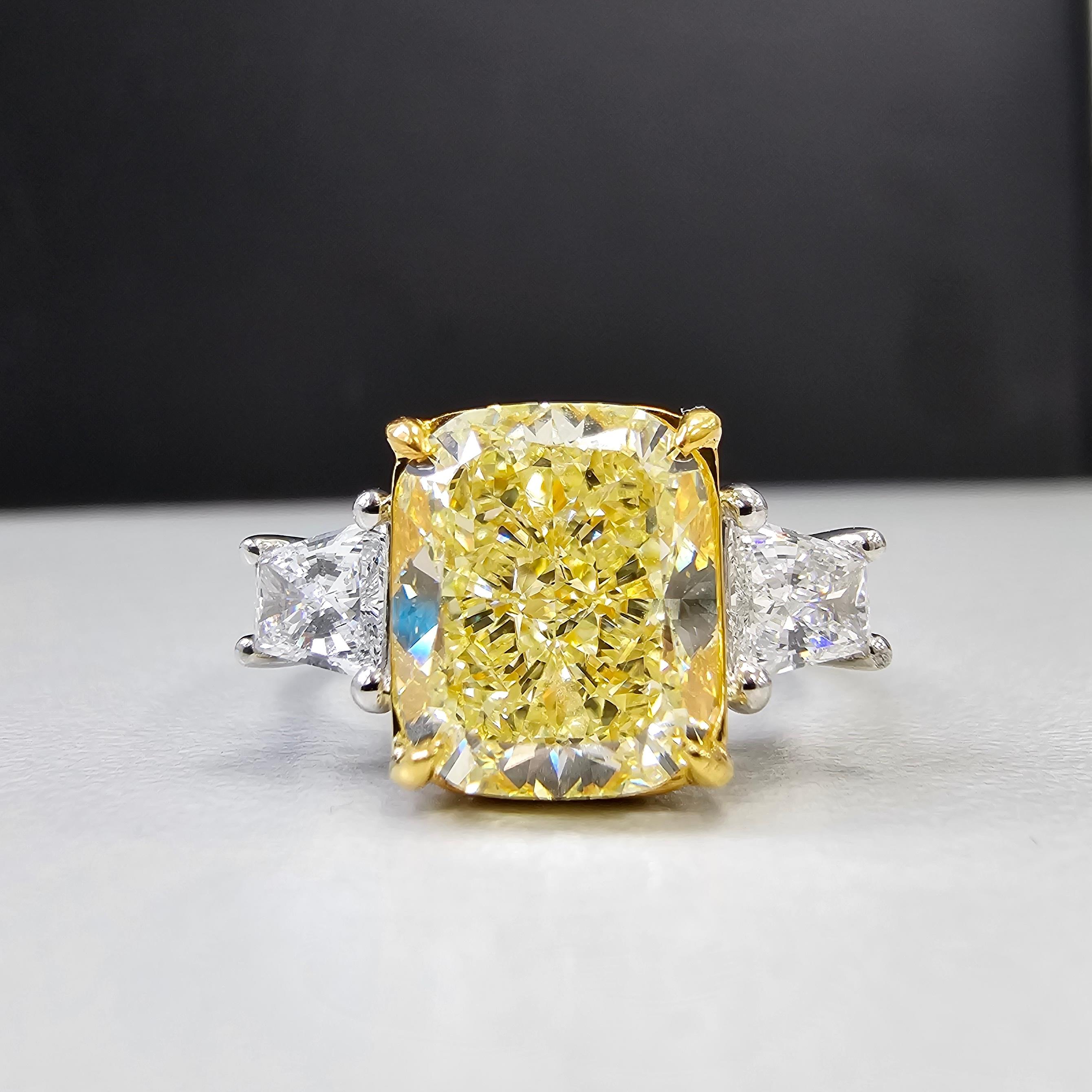 5ct Fancy Yellow Cushion Diamond Three Stone Ring In New Condition For Sale In New York, NY