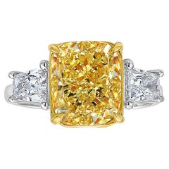 Bague à trois pierres en diamant jaune coussin fantaisie de 5 carats