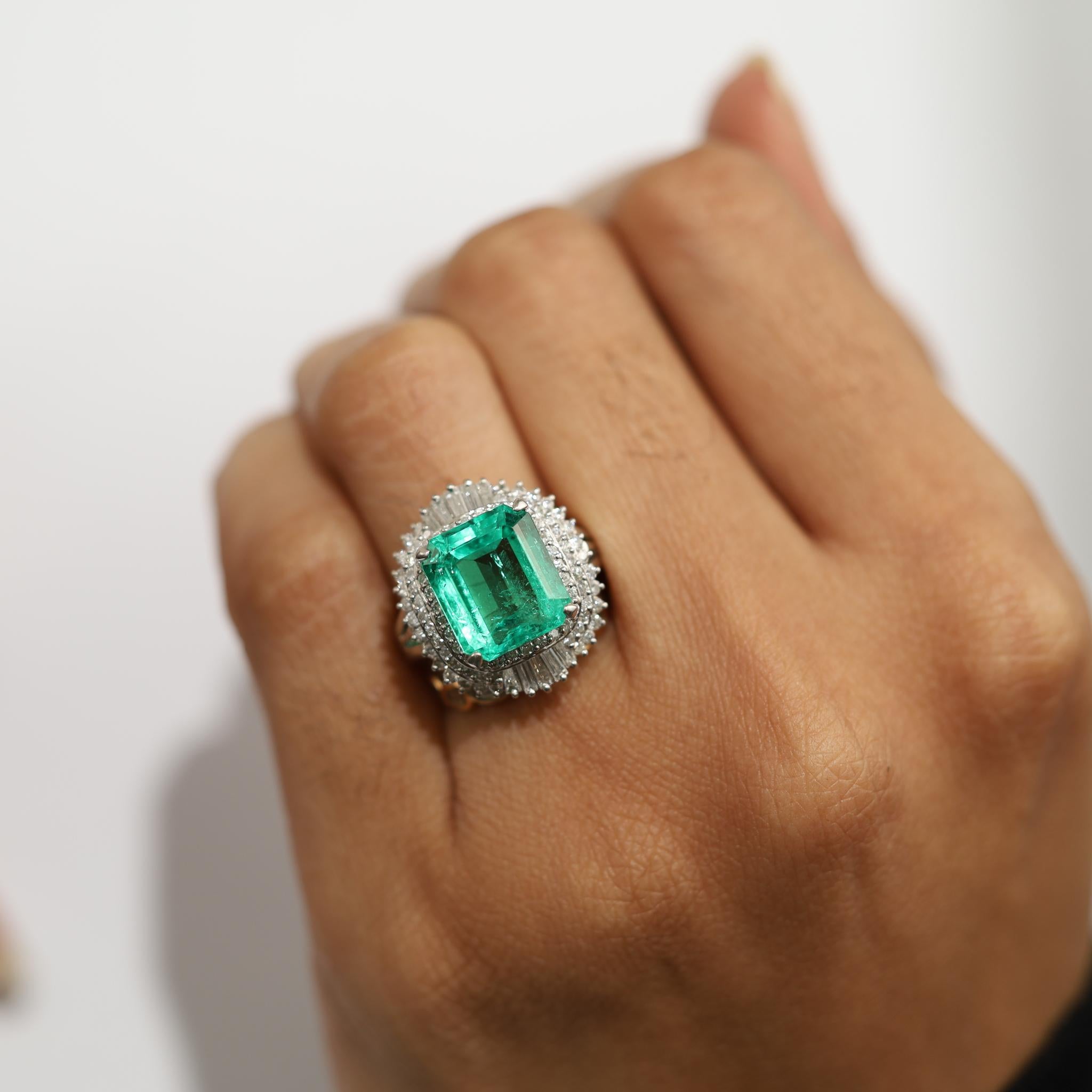 Anello Cocktail con diamante smeraldo colombiano da 5,32 carati certificato IGI in platino in vendita 6