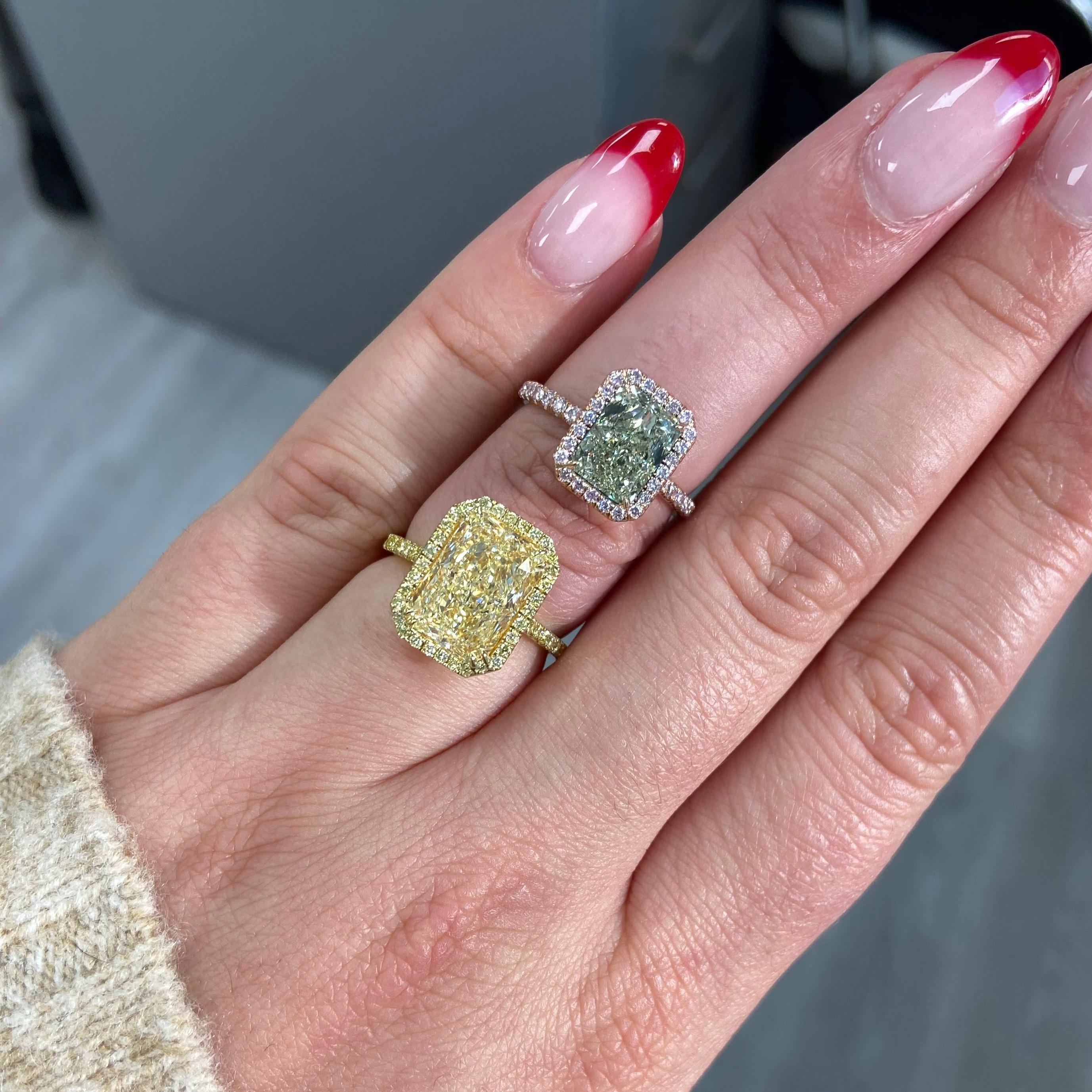 5ct Light Yellow Elongated Radiant Yellow Halo Diamond Engagement Ring In New Condition For Sale In New York, NY