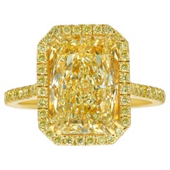 Anello di fidanzamento con diamante a raggiera giallo chiaro allungato da 5 carati